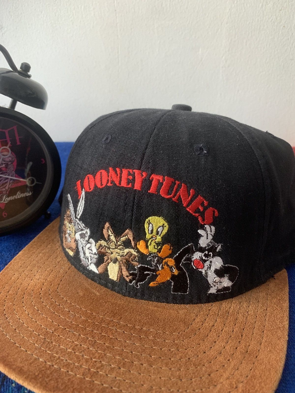 Kith × Warner Bros VINTAGE 90s LOONEY TUNES SUEDE SNAPBACK HAT Size ONE SIZE - 2 Thumbnail