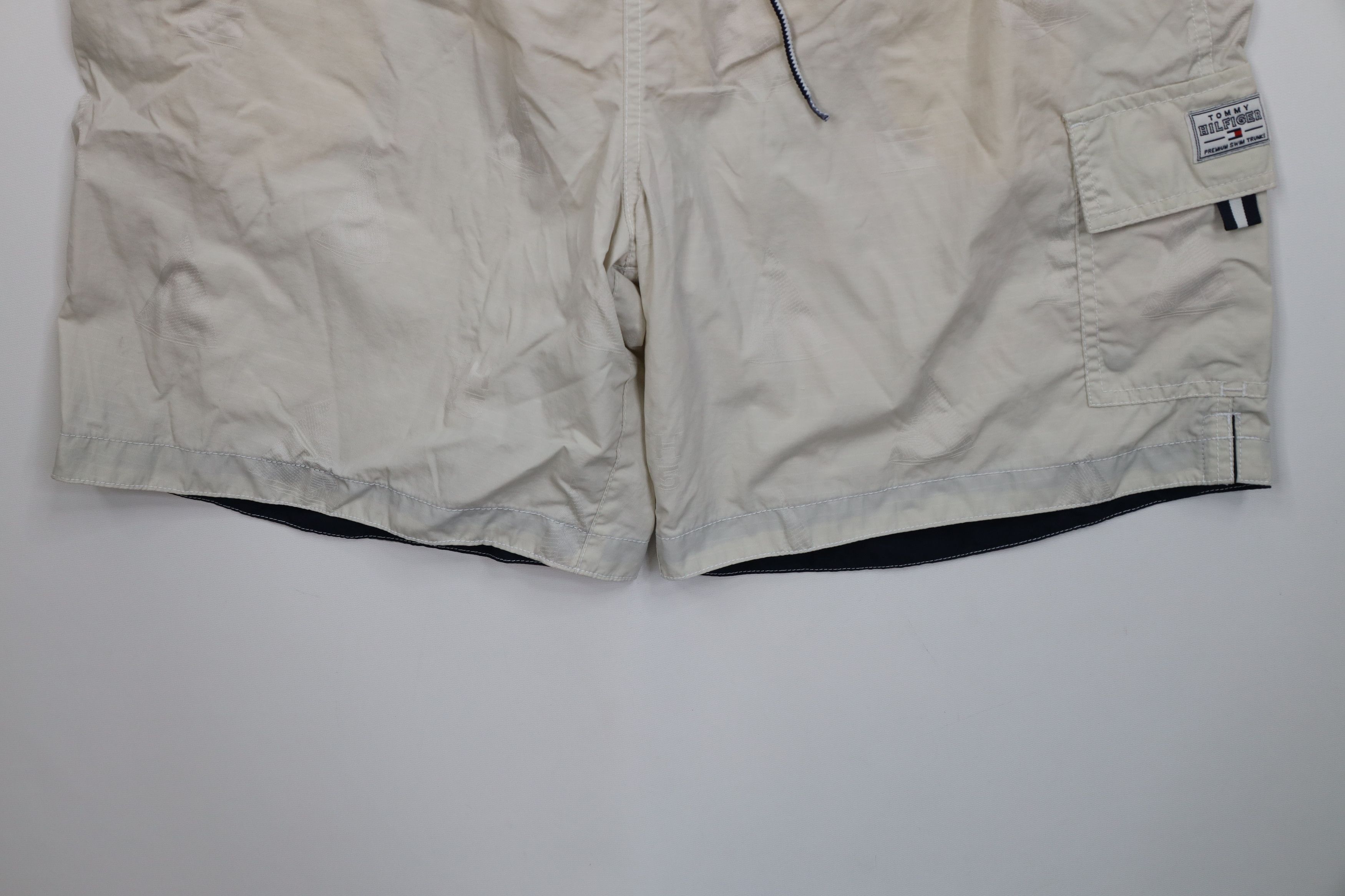 Tommy Hilfiger Vintage Y2K 2005 Tommy Hilfiger All Over Print Shorts Size US 36 / EU 52 - 4 Thumbnail