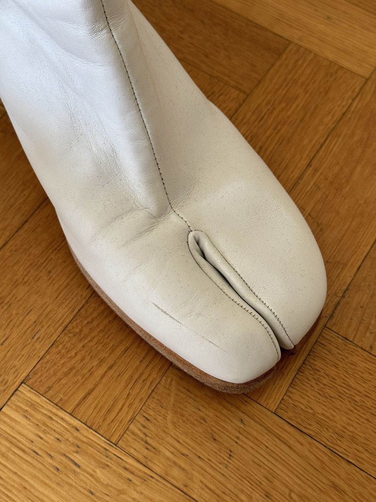 MAISON MARGIELA white ankle tabi
