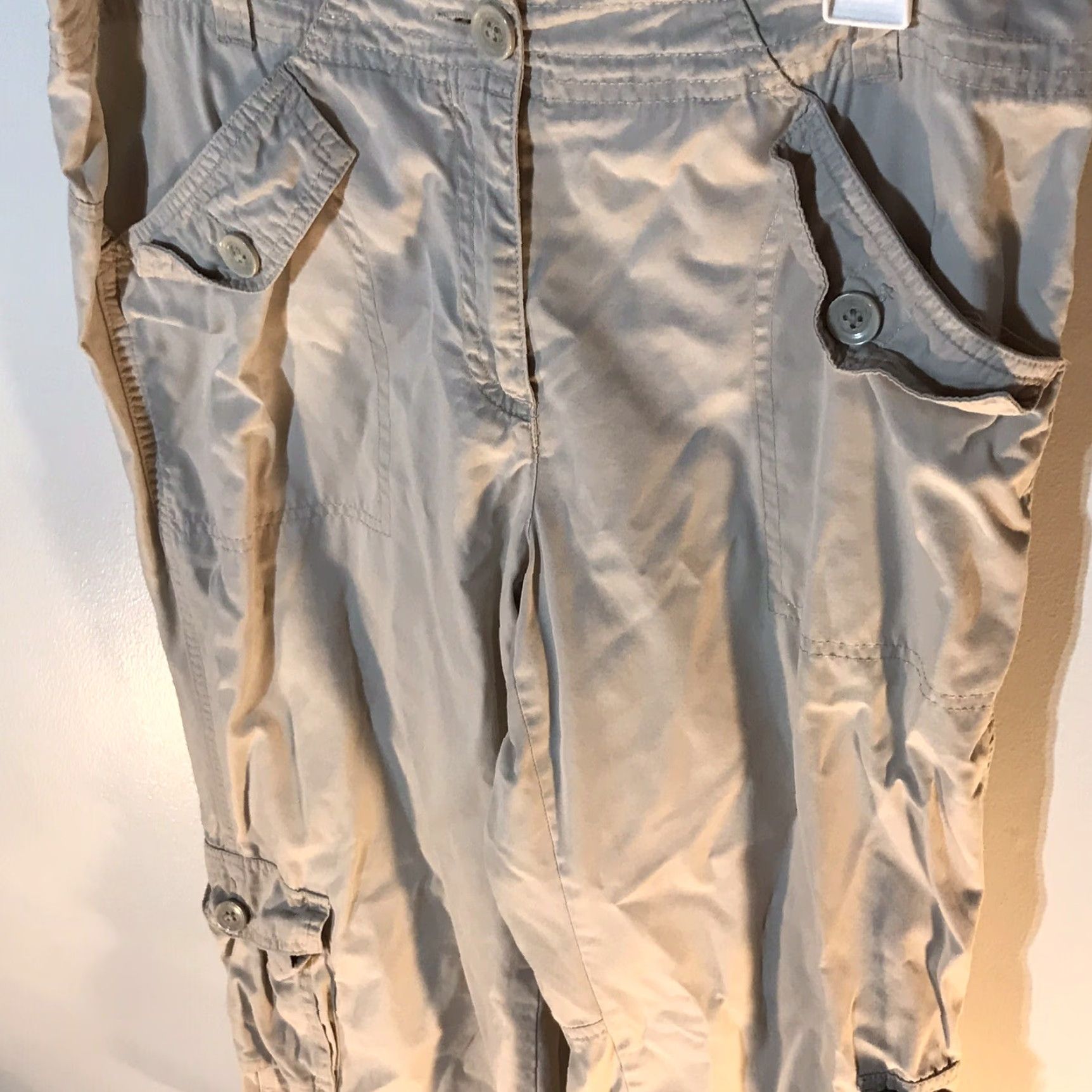 Geoffrey Beene Geoffrey Beene Cropped Cargo Pants Womens Size 8 Beige Regular Fit Lightweight Pockets Comfort Modern Workwear Casual Size 30" / US 8 / IT 44 - 2 Thumbnail