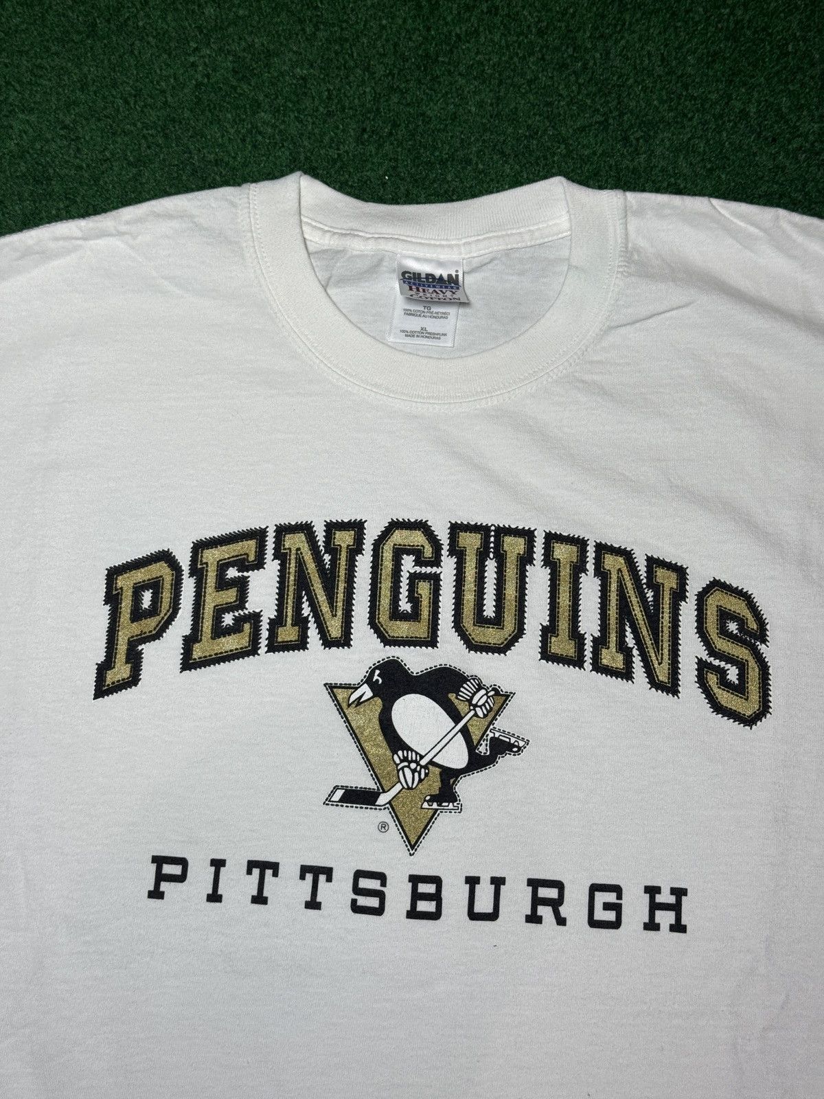 Gildan Vintage Pittsburgh Penguins 90s Y2K XL NHL Hockey T Shirt Size US XL / EU 56 / 4 - 2 Thumbnail
