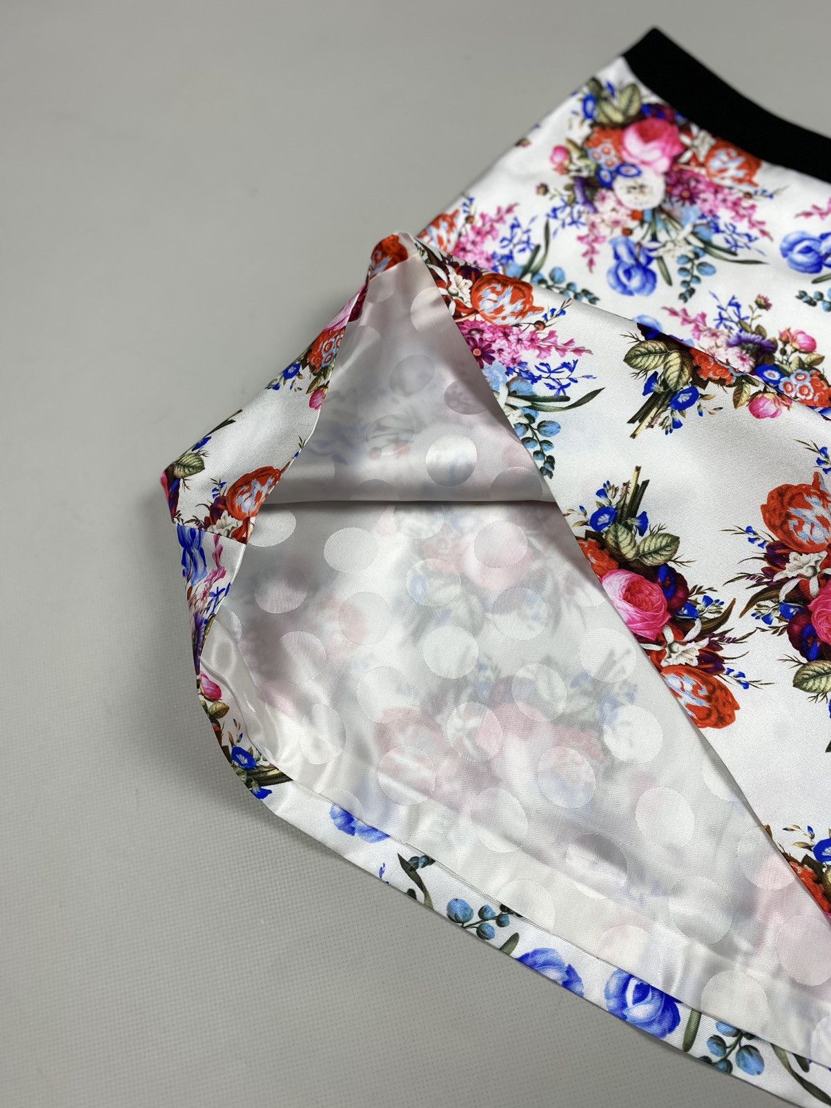 Emanuel Ungaro BNWT! Emanuel Ungaro ladies silk floral patterns skirt Size 27" / US 4 / IT 40 - 7 Thumbnail