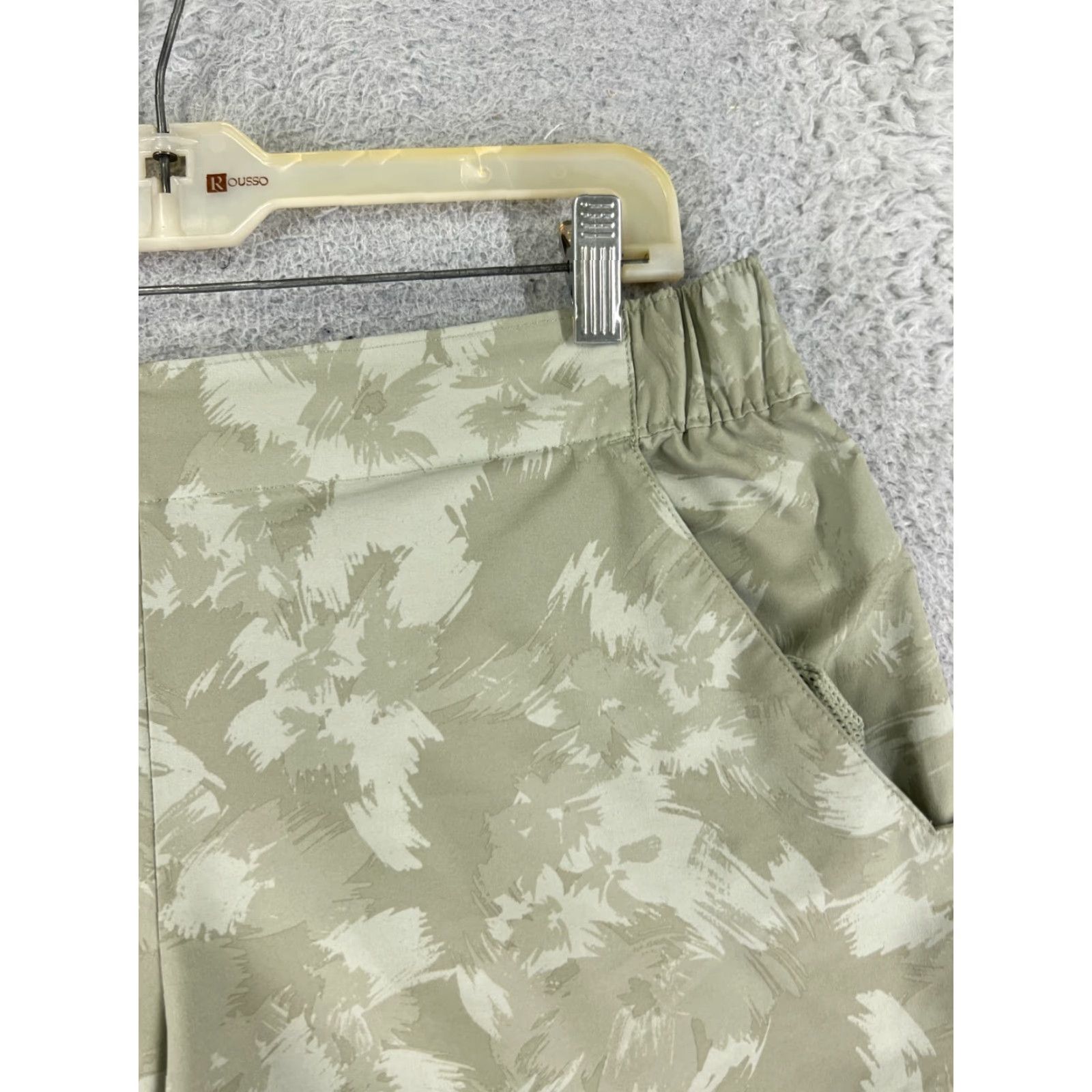 Vintage Columbia Shorts Womens Cargo 5-Pocket Elastic Waist Camouflage Green Polyester Blend Mulitple Inseam 4in Regular Large 36" Waist 36x4 Size 36" / US 14 / IT 50 - 5 Thumbnail