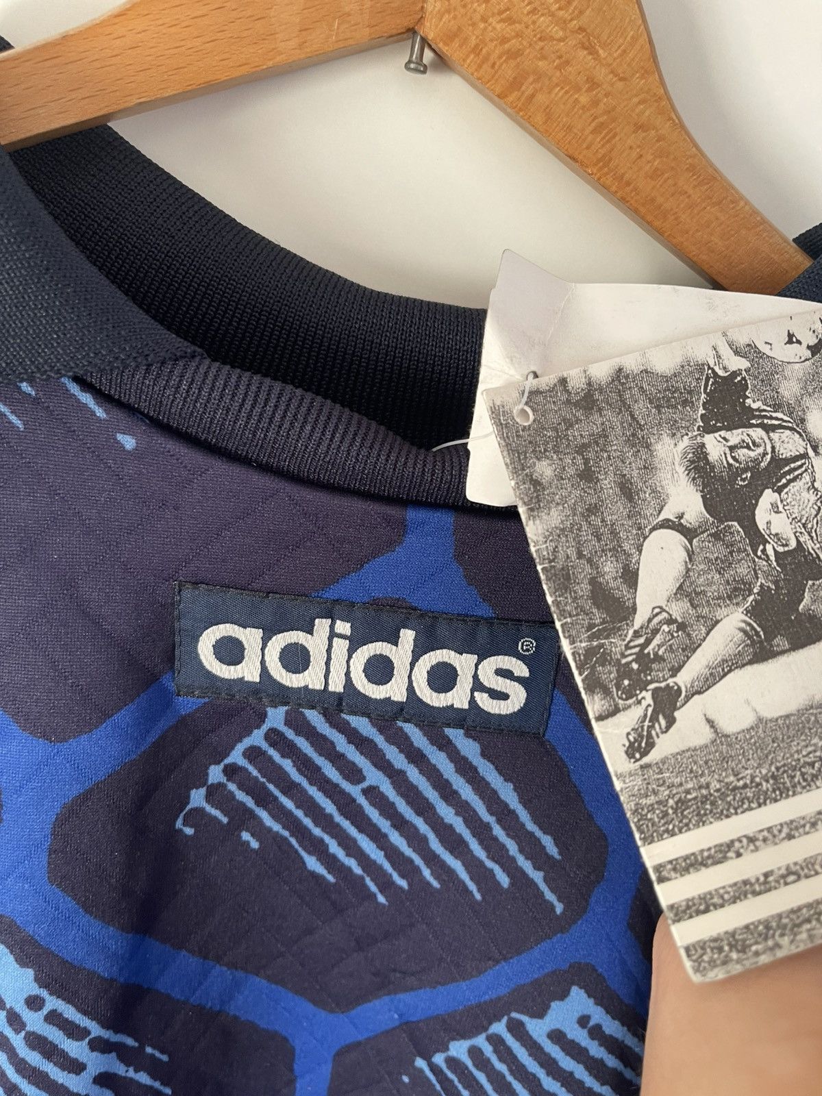 Adidas VINTAGE GOALKEEPER FOOTBAL SHIRT OLIVER KHAN NEW WITH TAG Size US L / EU 52-54 / 3 - 2 Thumbnail