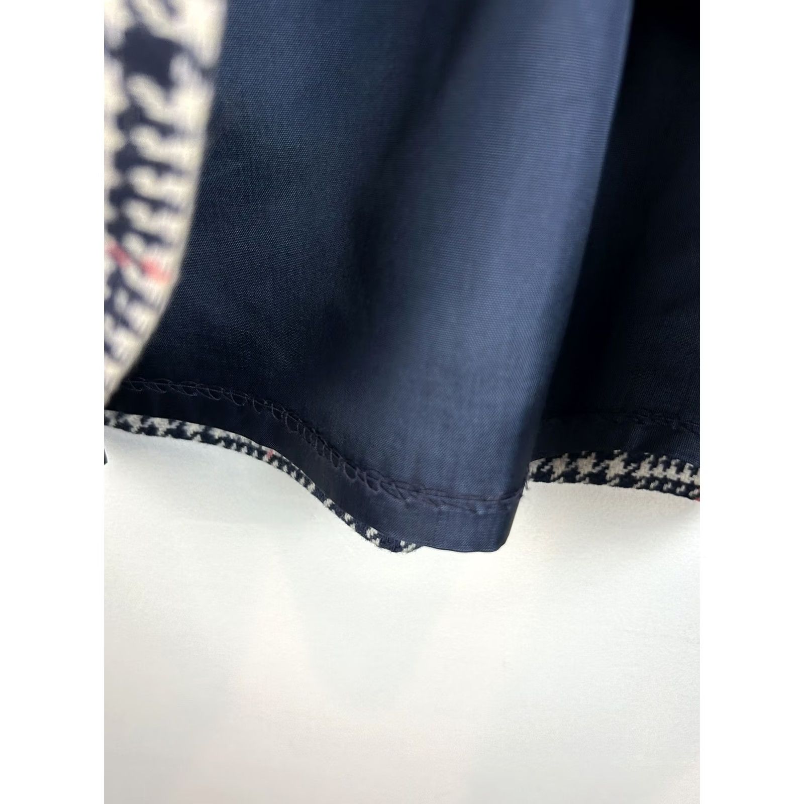 Pendleton VINTAGE Pendleton Skirt Womens 4 100% Wool Houndstooth Navy White Pockets Y2K 1980s Business Womens Size 27" / US 4 / IT 40 - 7 Thumbnail