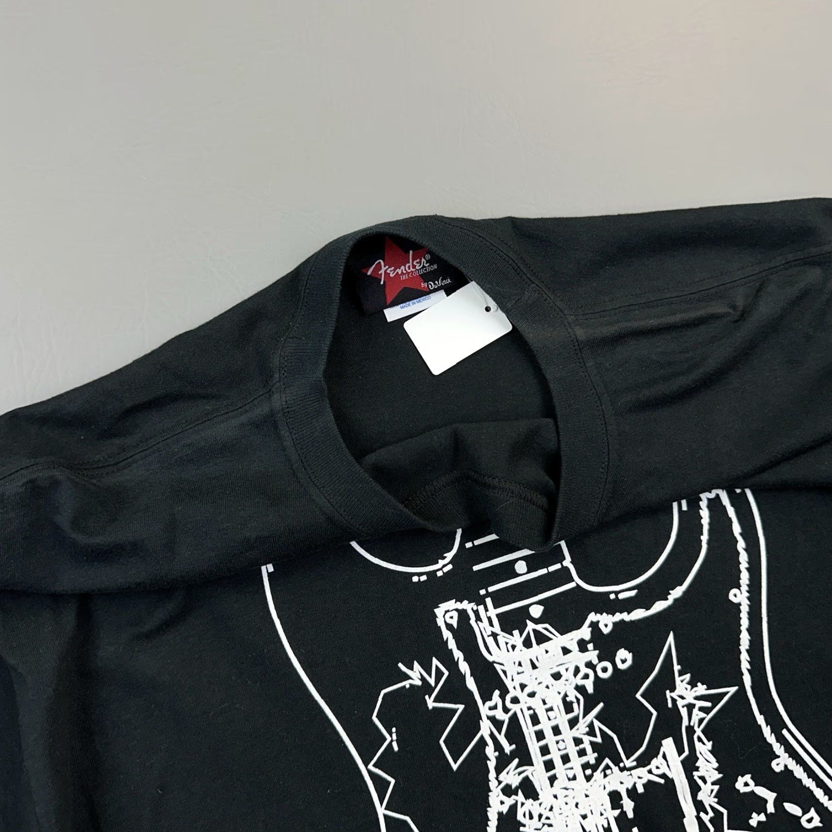 Fender VINTAGE Fender By Da Vinci Shirt Mens Large Guitar Silhouette Deadstock Y2K Size US L / EU 52-54 / 3 - 4 Thumbnail
