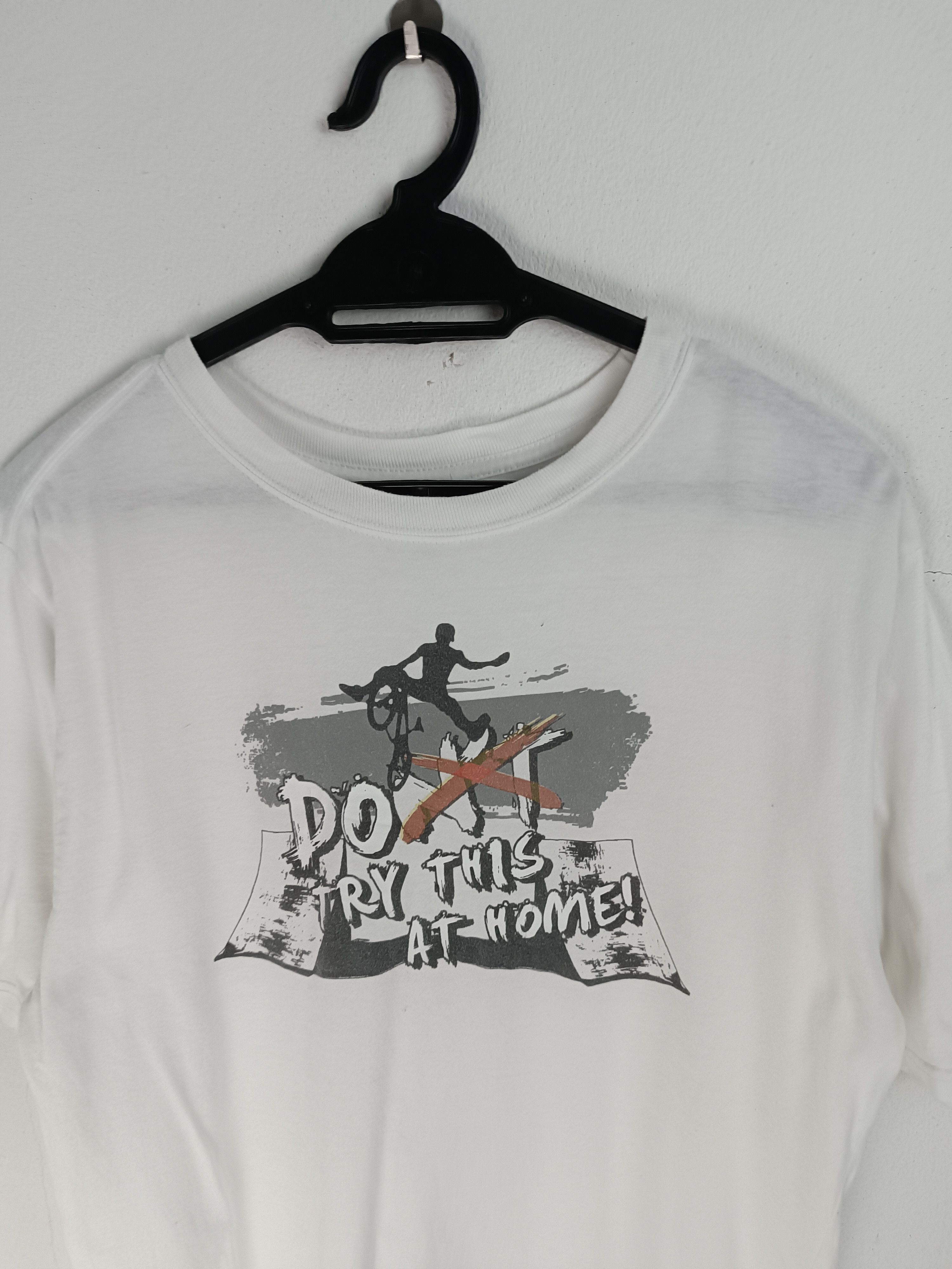 Other VINTAGE Y2K DON'T TRY THIS AT HOME BMX FREESTYLE HUMOR TEE Size US M / EU 48-50 / 2 - 11 Thumbnail
