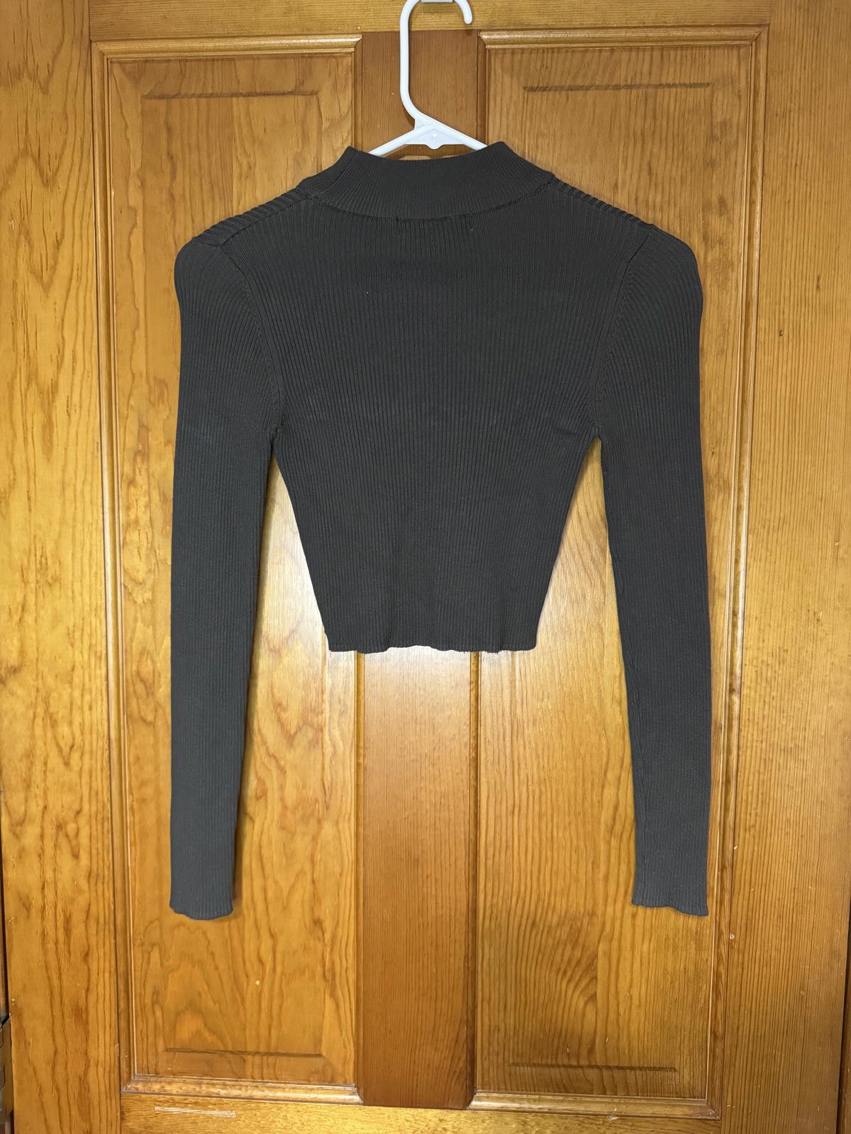 Pull & Bear Pull&Bear Women's Ribbed Long Sleeve Crop Top Size S / US 4 / IT 40 - 2 Thumbnail