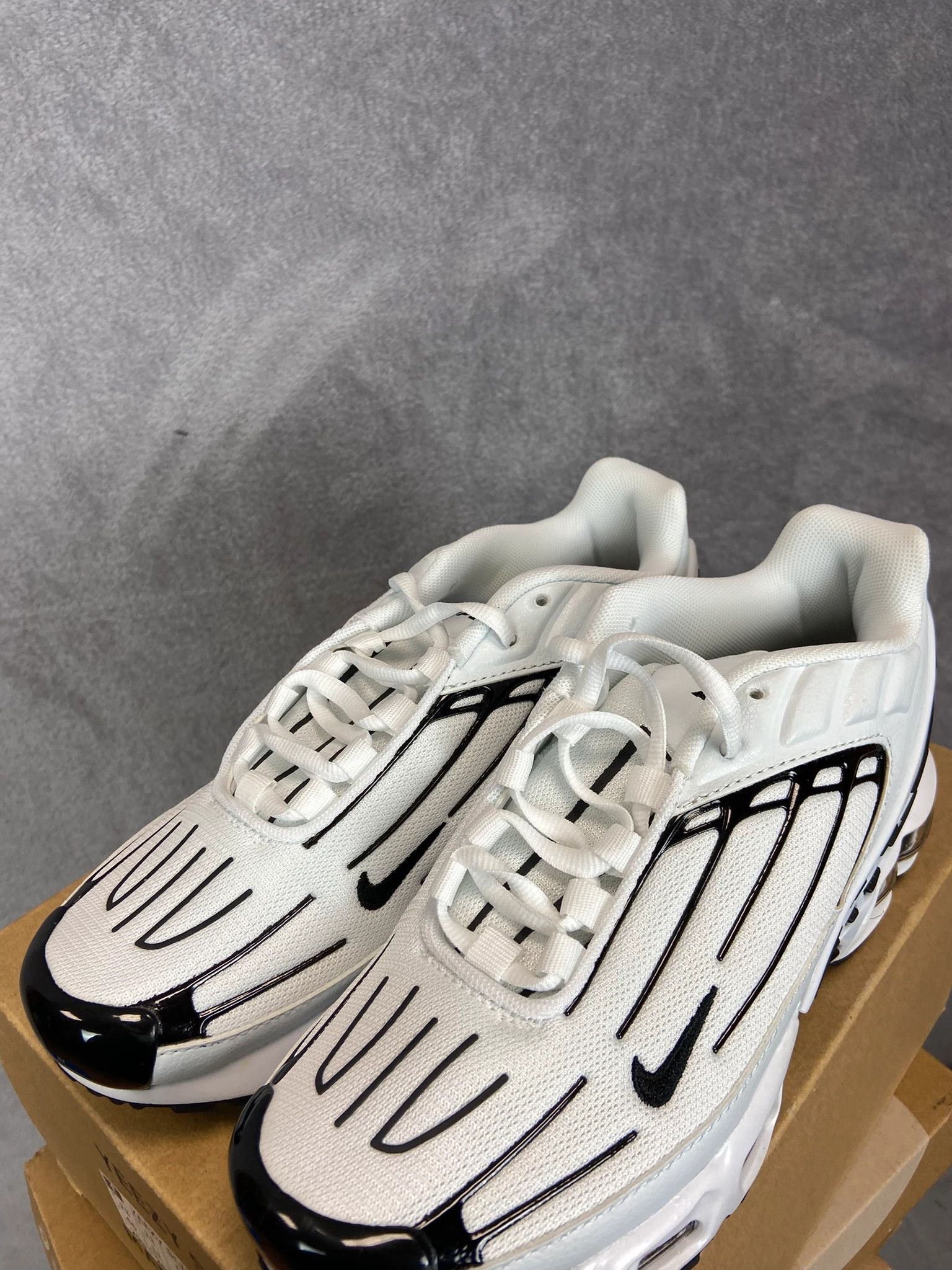 Nike Nike TN Air Max Plus White Sneakers Size 40 Size US 7 / EU 40 - 3 Thumbnail