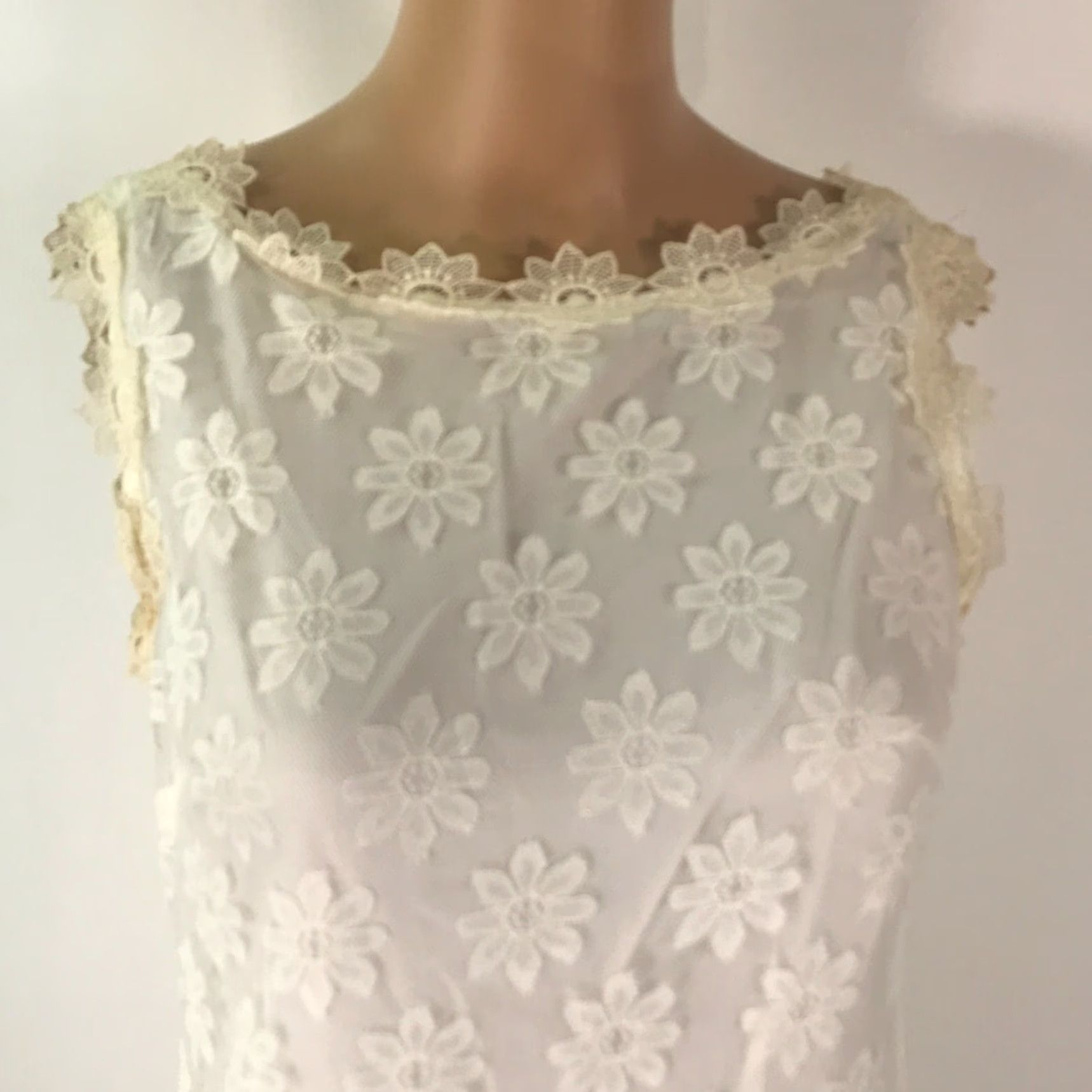 Vintage Vintage Women's Skater Dress - White Floral Lace Knee Length Boat Neck Sleeveless Party/Cocktail Dress Size 46 Size L / US 10 / IT 46 - 3 Thumbnail