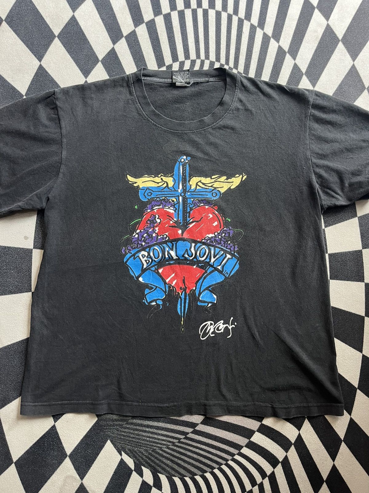 Band Tees Vintage BON JOVI Heart and Dagger 90’s Band tshirt Size US XL / EU 56 / 4 - 4 Thumbnail