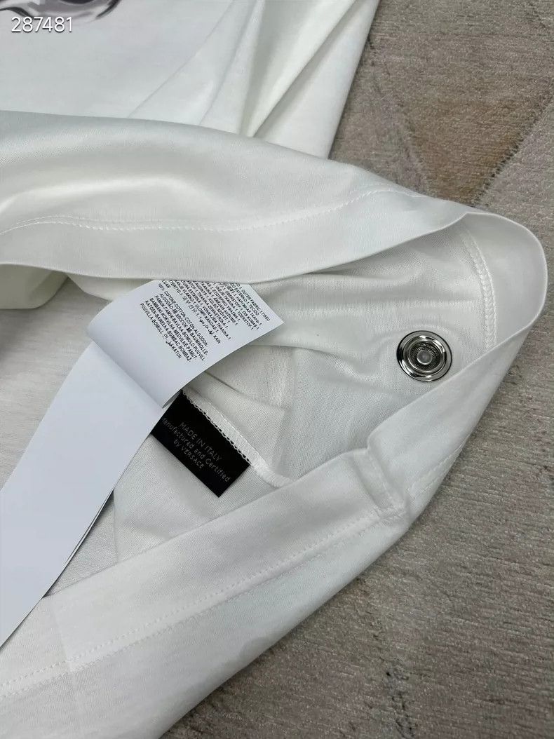 Versace Versace Medusa print T-shirt Size US L / EU 52-54 / 3 - 5 Thumbnail