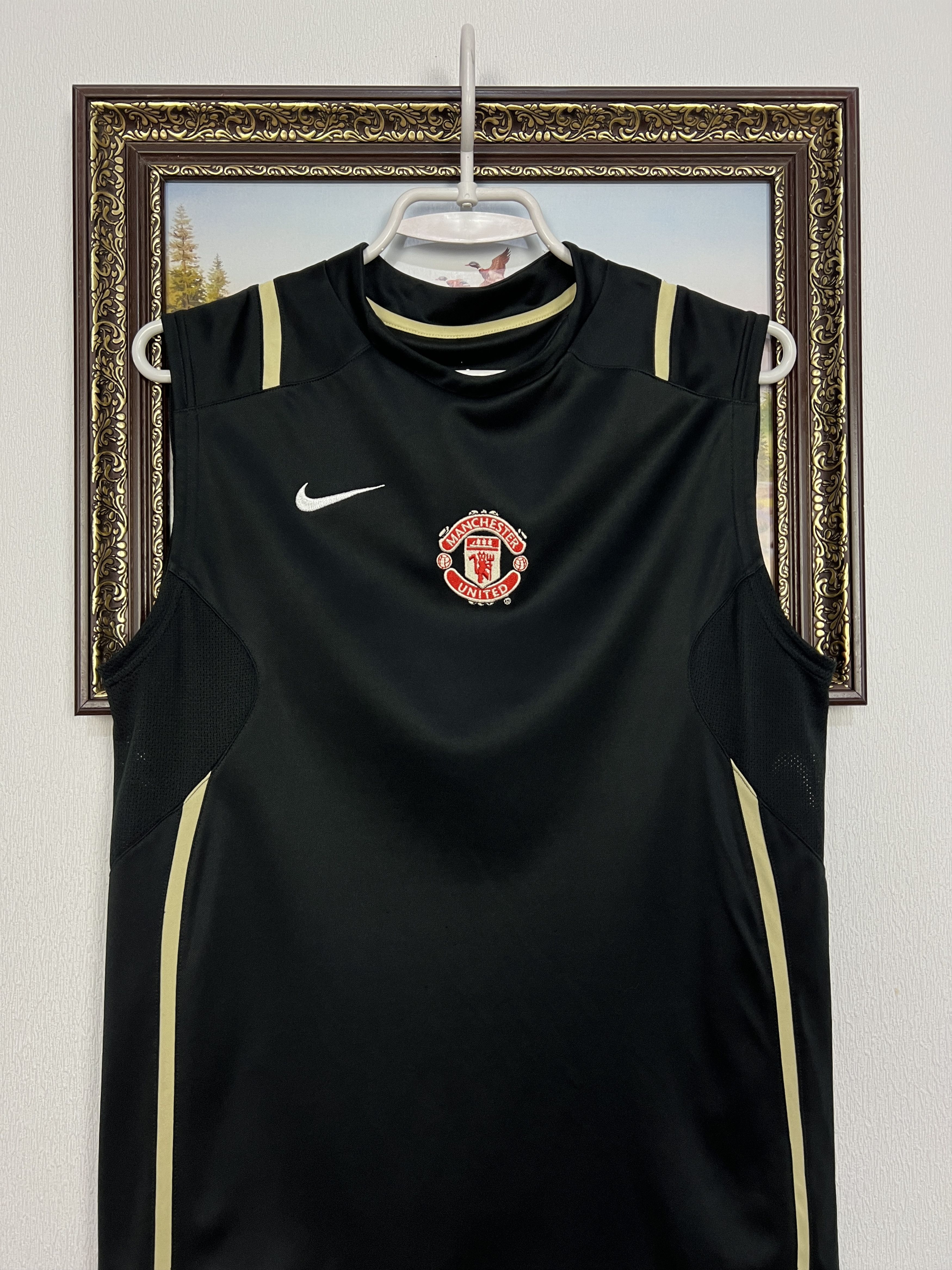 Nike Manchester United Football Train Vest Shirt Soccer Jersey Size US S / EU 44-46 / 1 - 2 Thumbnail