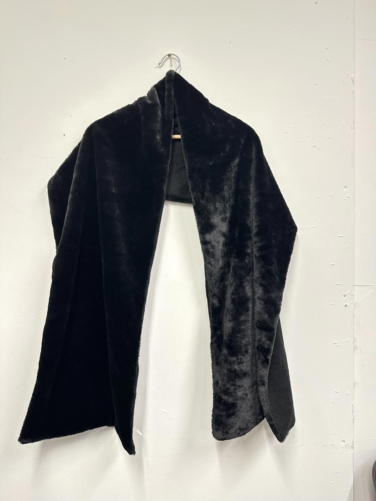 River Island River Island Black Faux Fur Scarf - One Size Size ONE SIZE - 1 Thumbnail