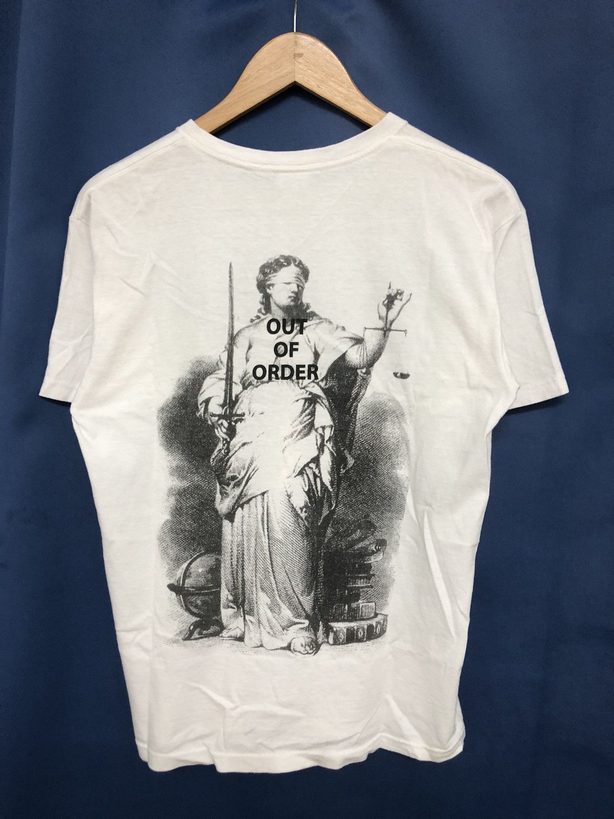 Hypebeast × Supreme Supreme Out Of Order Tee Size US M / EU 48-50 / 2 - 2 Thumbnail