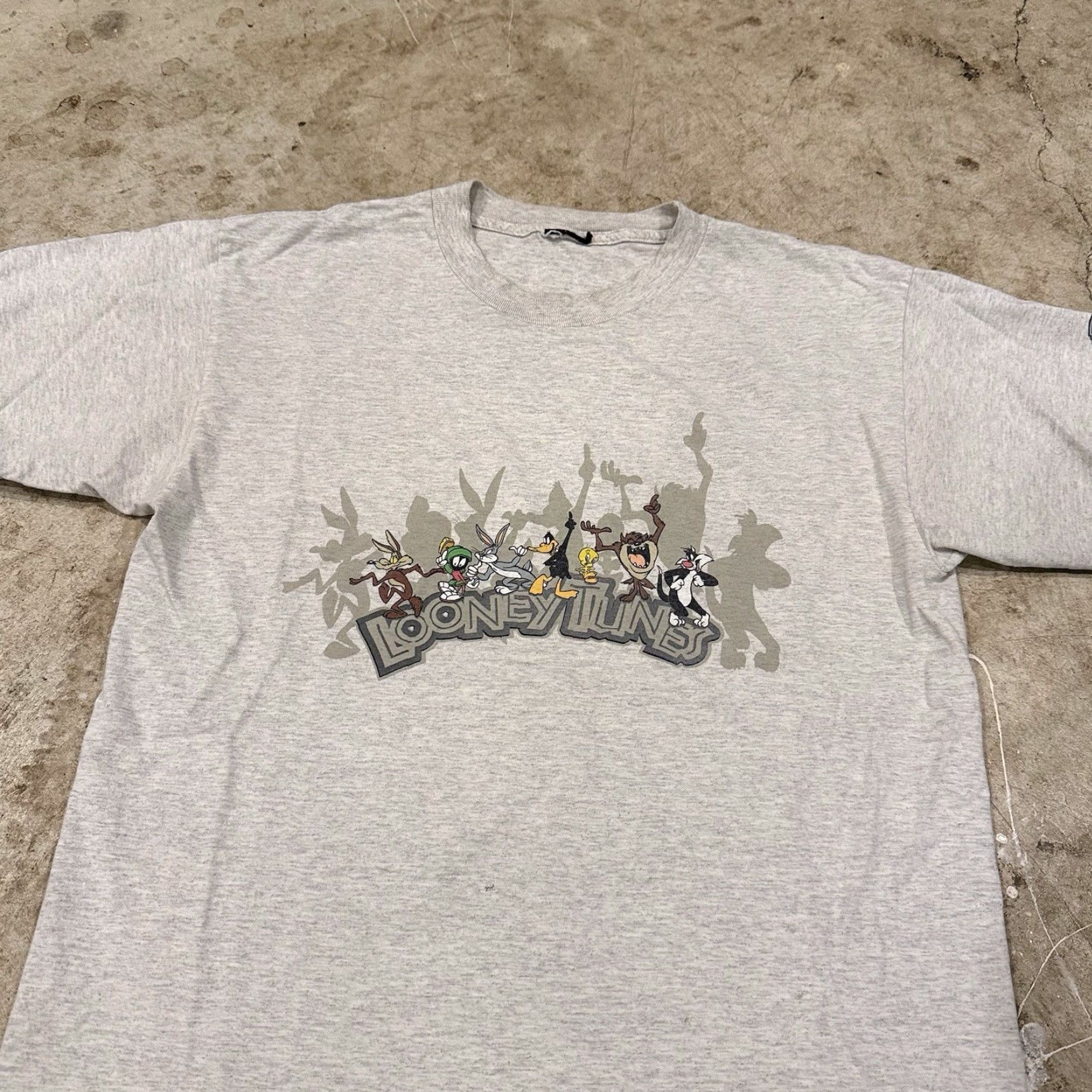 Vintage VINTAGE Warner Bros Looney Tunes T-Shirt Gray L 1990s Cartoon Graphic Tee Mens Size US L / EU 52-54 / 3 - 2 Thumbnail