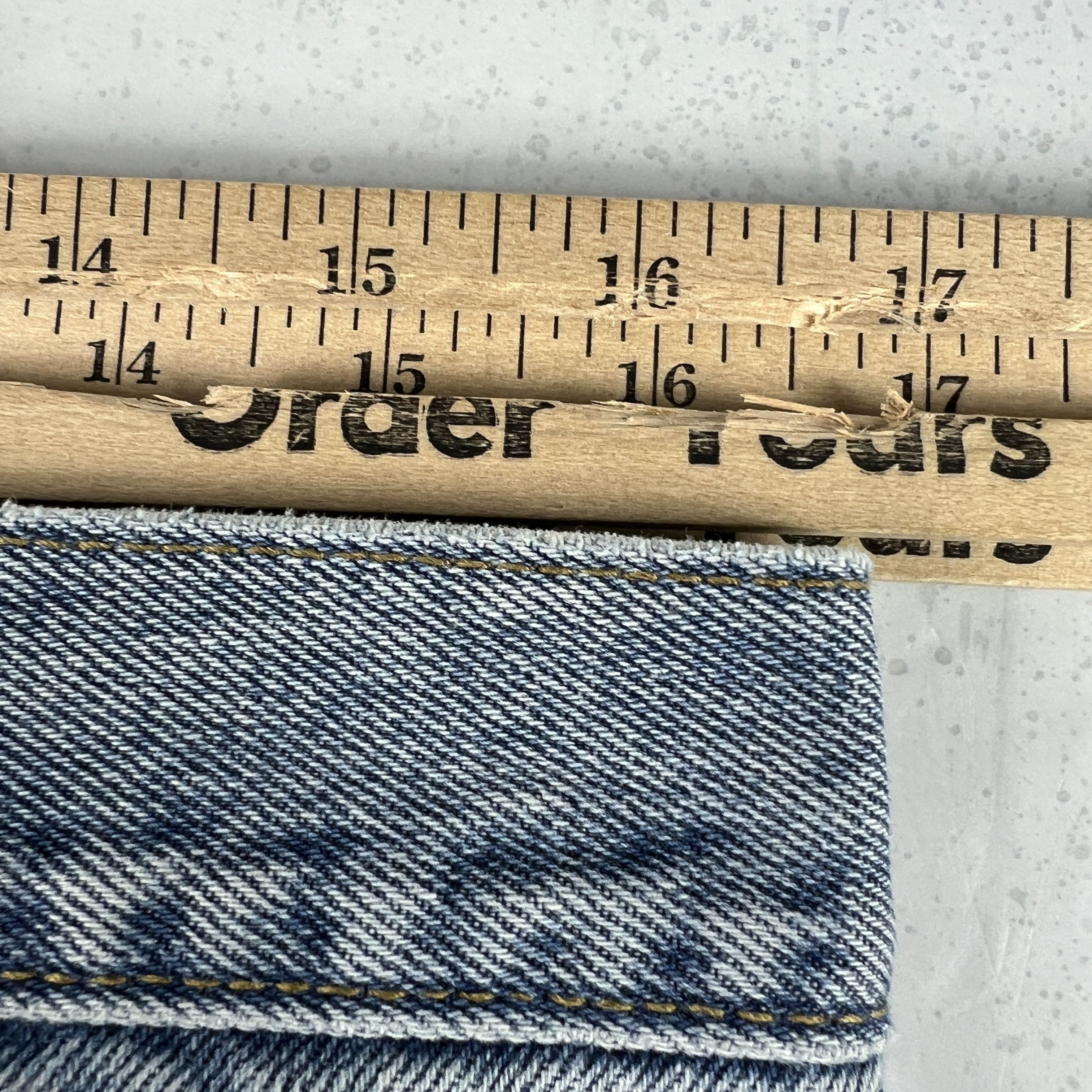 Levi's × Vintage Y2K Levi's Jeans 560 Comfort Loose Tapered Blue Faded Denim Size US 33 - 21 Thumbnail