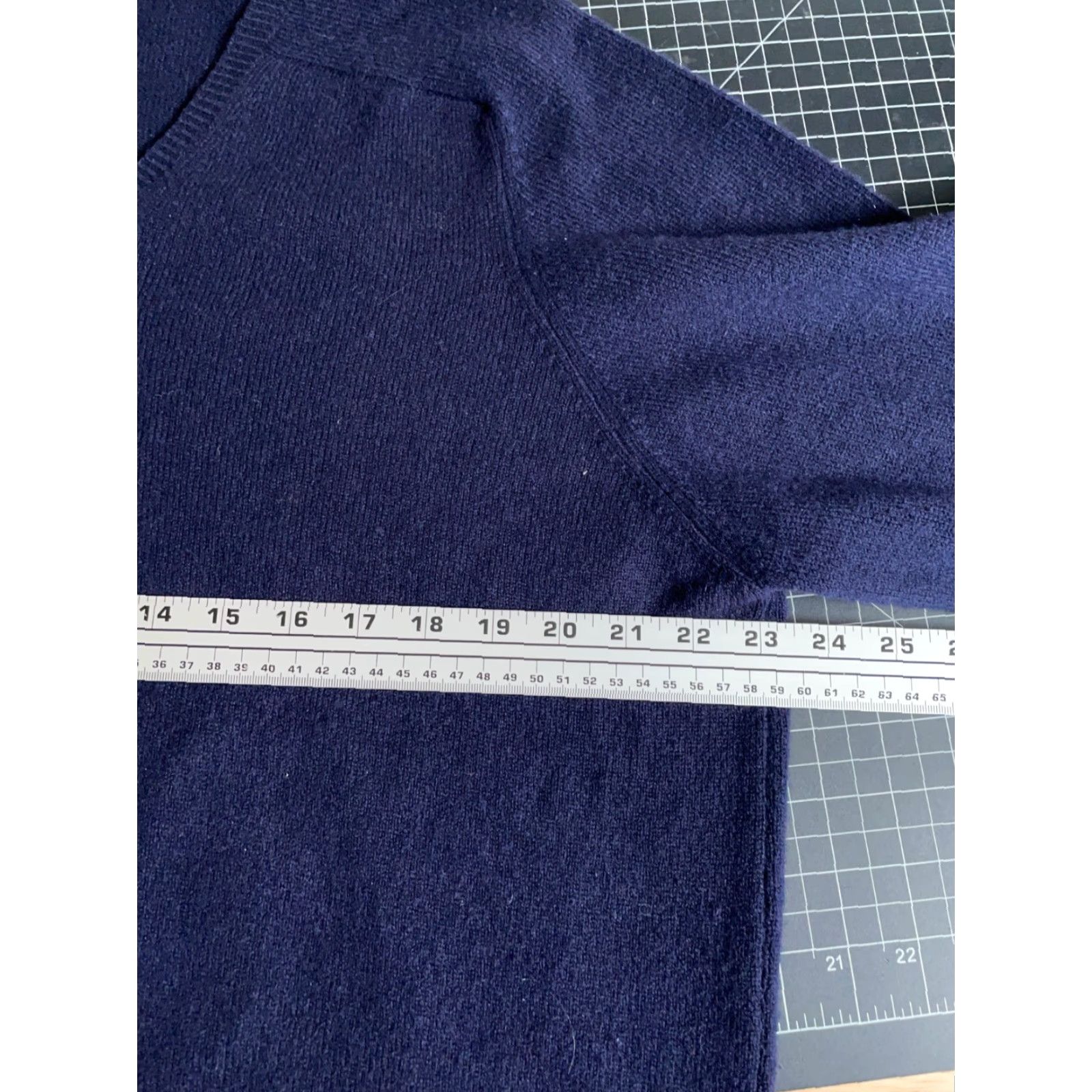 Brooks Brothers VINTAGE Brooks Brothers Wool Sweater Men Large V-Neck Blue Wool Pullover 80s Preppy UK Size US L / EU 52-54 / 3 - 7 Thumbnail