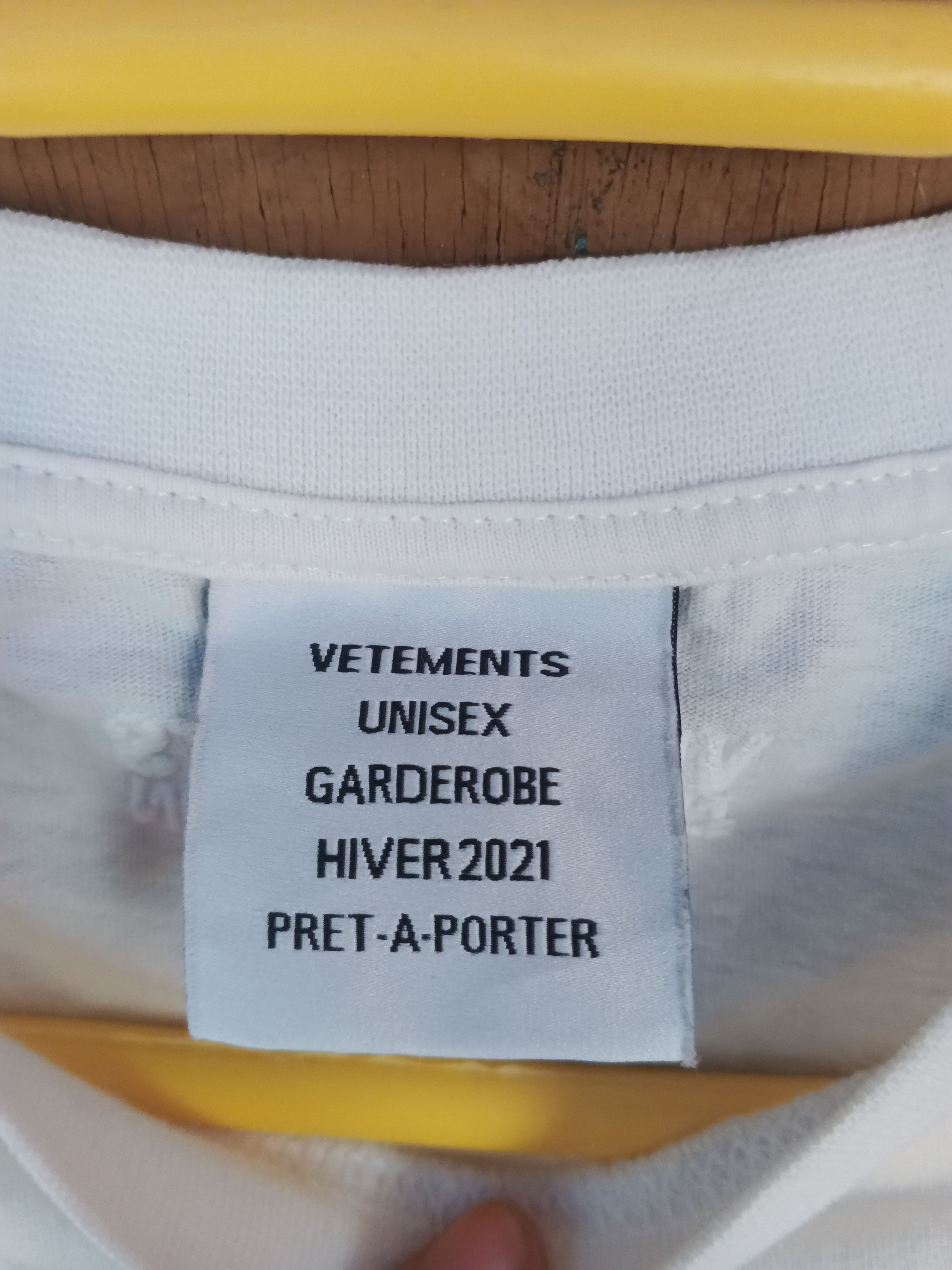 Vetements Vetements AW19 Love Is Us Logo Tee Shirt Size US XS / EU 42 / 0 - 3 Thumbnail