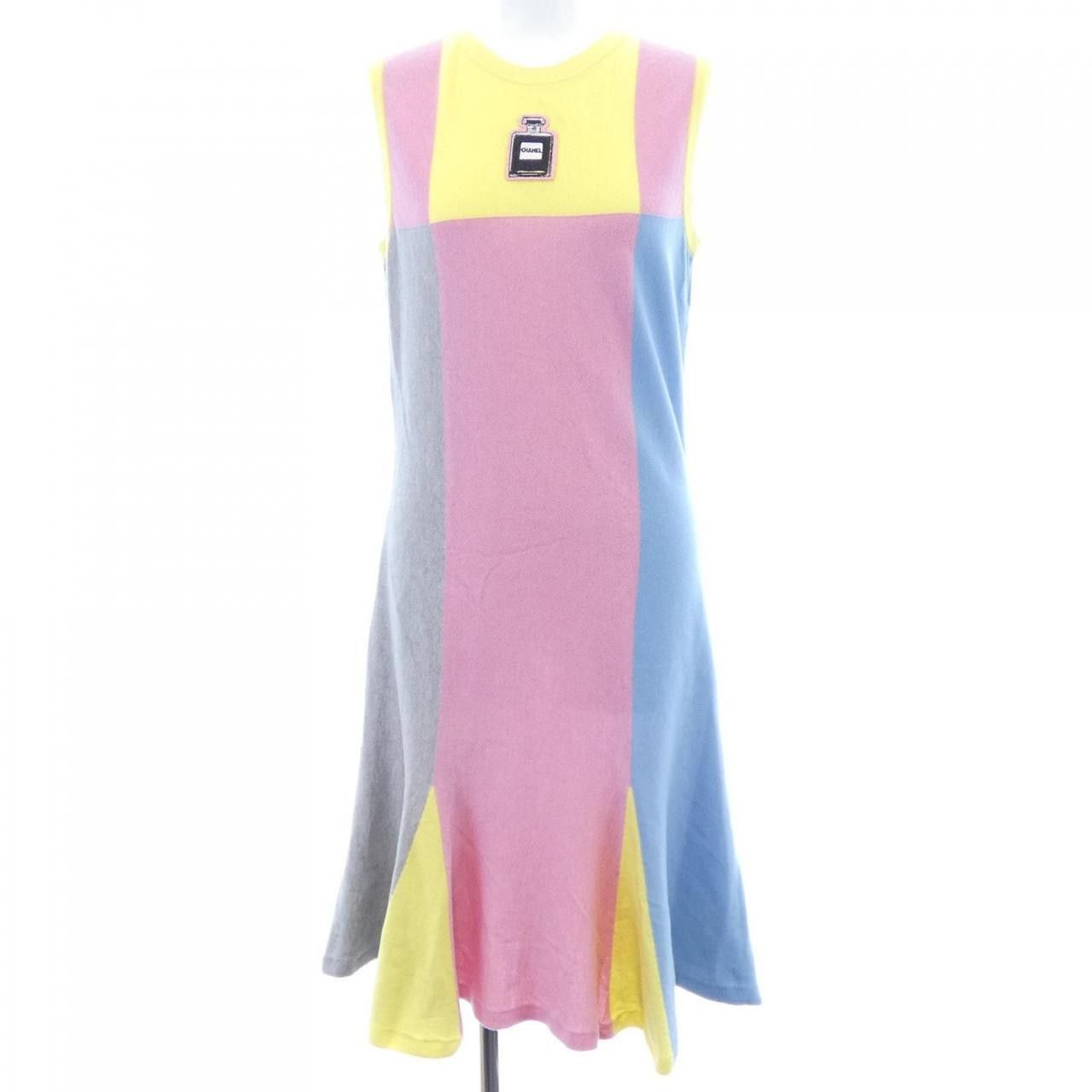 Chanel Chanel Chanel Cashmere Blend Dress Textile Dresses P32713K00742 DUTY FREE for USA Size ONE SIZE - 1 Thumbnail