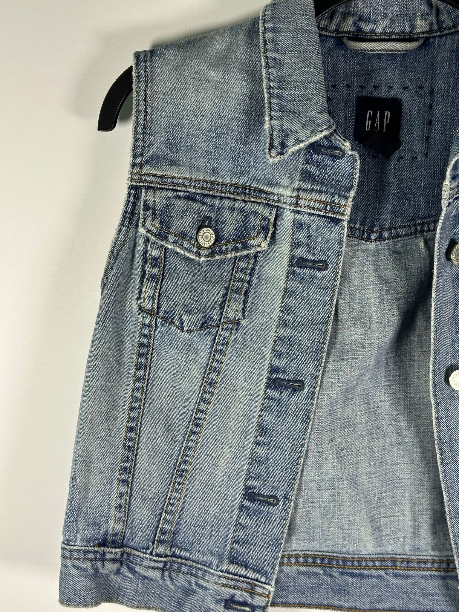 Gap GAP Denim Vest Womens M Faded Light Wash Button Front Size M / US 6-8 / IT 42-44 - 2 Thumbnail
