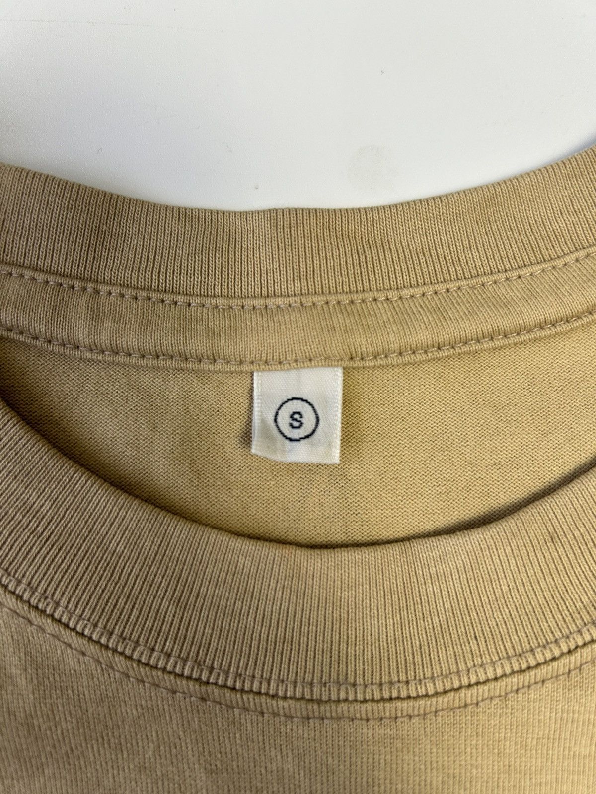Japanese Brand × Uniqlo UNIQLO BEIGE CLASSIC TEE Size US S / EU 44-46 / 1 - 4 Thumbnail