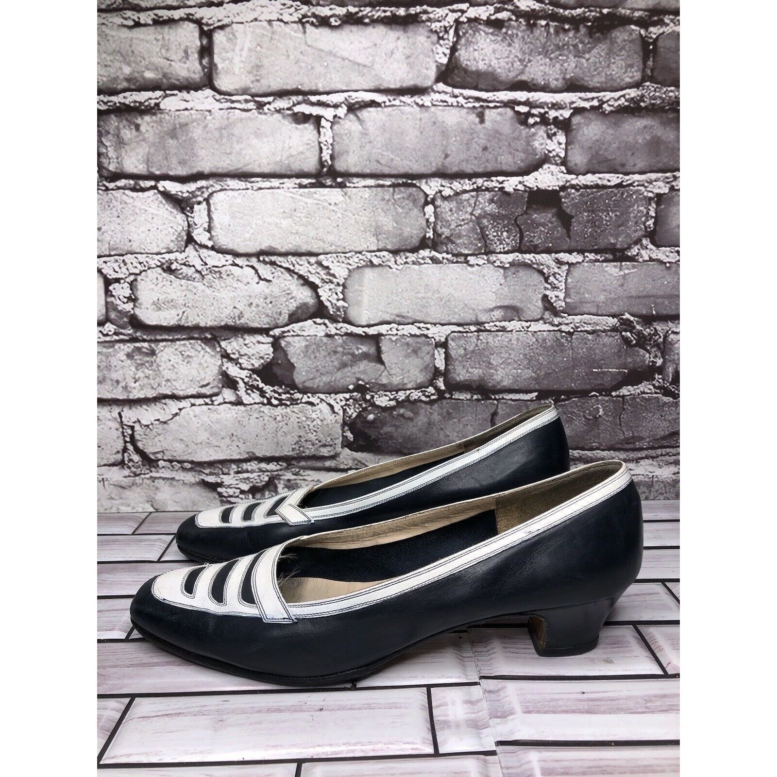 Salvatore Ferragamo Salvatore Ferragamo Boutique Blue Leather White Pump Heels W Size US 8 / IT 38 - 18 Thumbnail