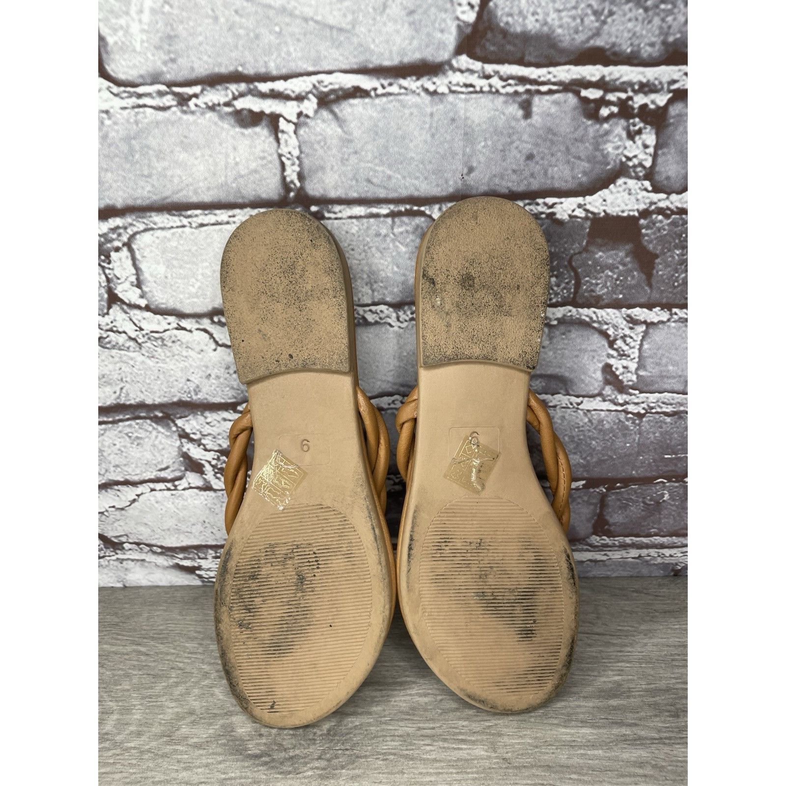 Saks Fifth Avenue Saks Fifth Avenue Italy Brown Leather Thong Slides Sandals W Size US 9 / IT 39 - 8 Thumbnail
