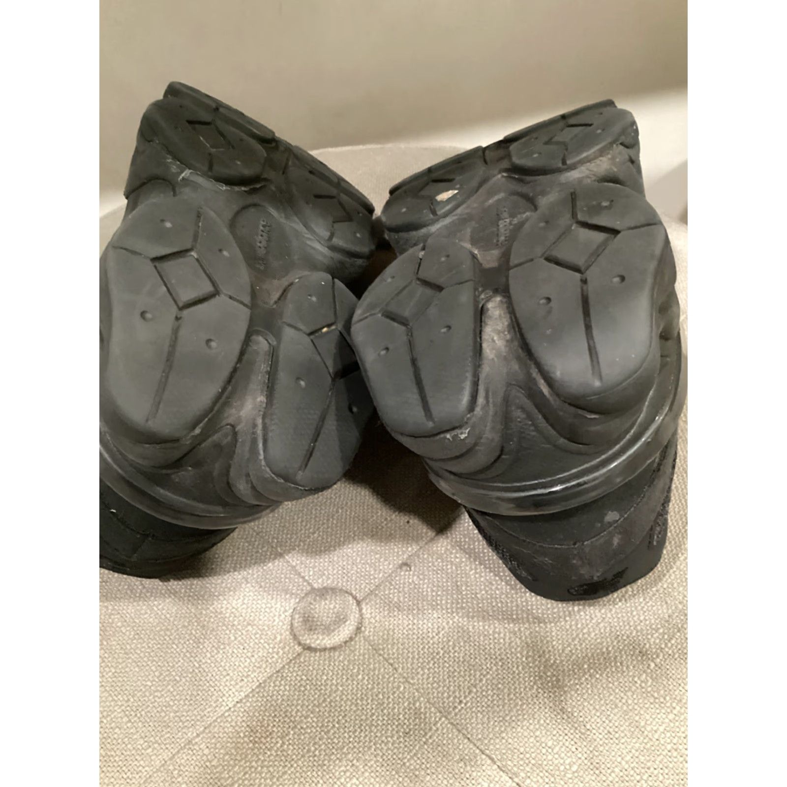 New Balance New Balance 9060 Sneaker Unisex Adults Black Cat 6.5 USA 6.5 UK 39 EU Silver Accents Casual Athletic Low Top Shoes Size US 6 / EU 39 - 6 Thumbnail