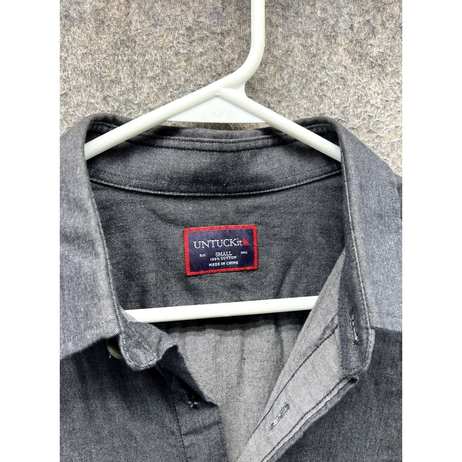 UNTUCKit UNTUCKit Shirt Mens Small Gray Solid Long Sleeve Button Front Casual Woven Size US S / EU 44-46 / 1 - 5 Thumbnail