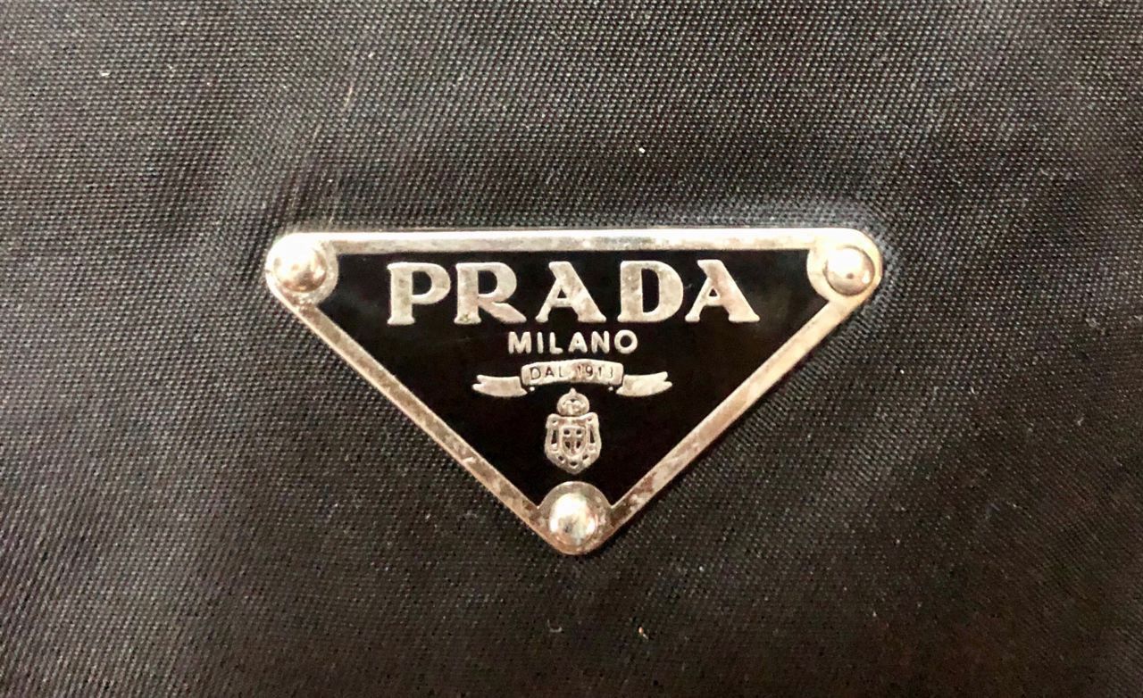 Prada AUTHENTIC VINTAGE PRADA BLACK NYLON SNACK SKIN BAG Size ONE SIZE - 6 Thumbnail