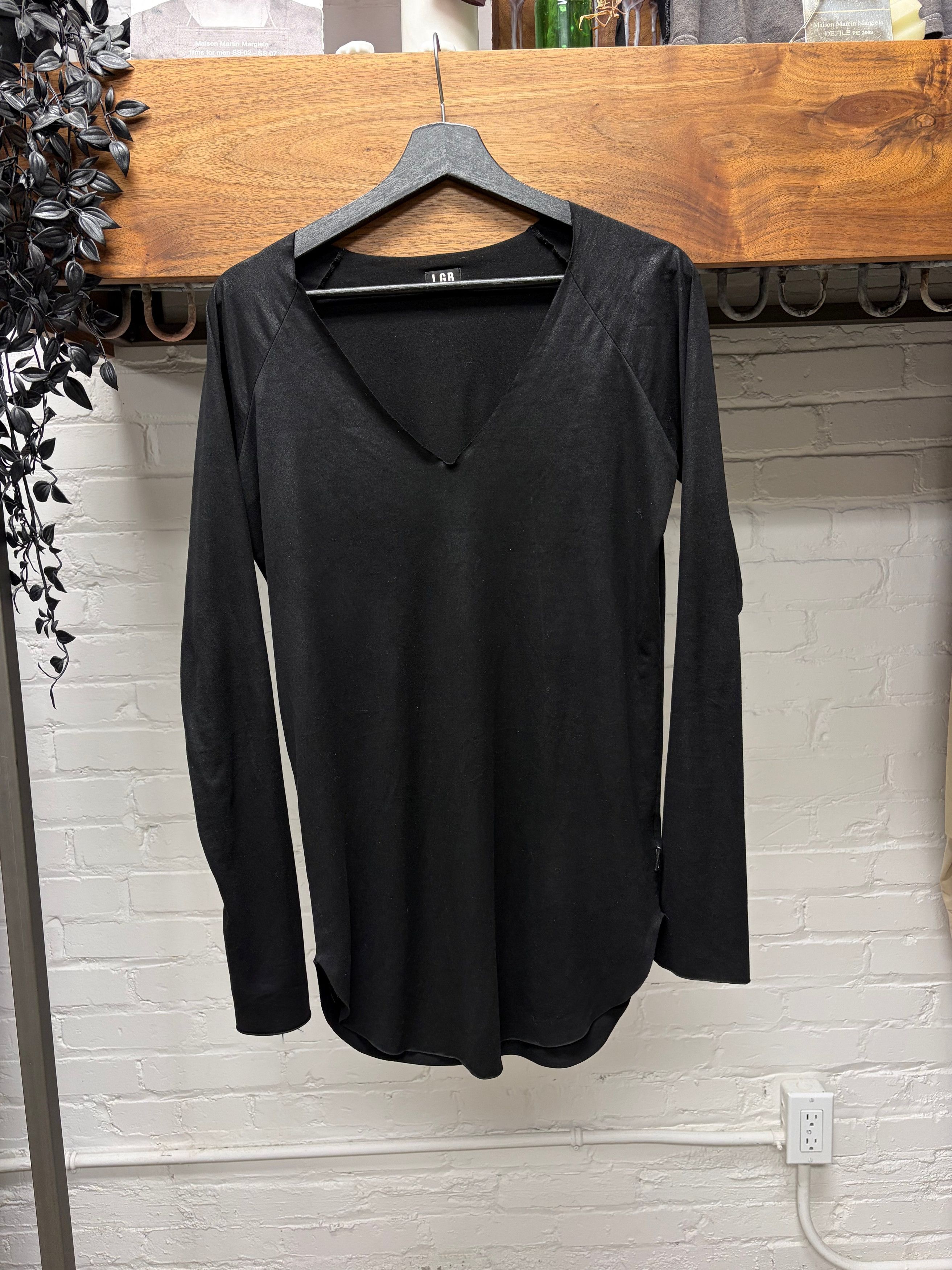 Le Grande Bleu (L.G.B.) Waxed Black V-Neck Long Sleeve Shirt Size US S / EU 44-46 / 1 - 1 Thumbnail