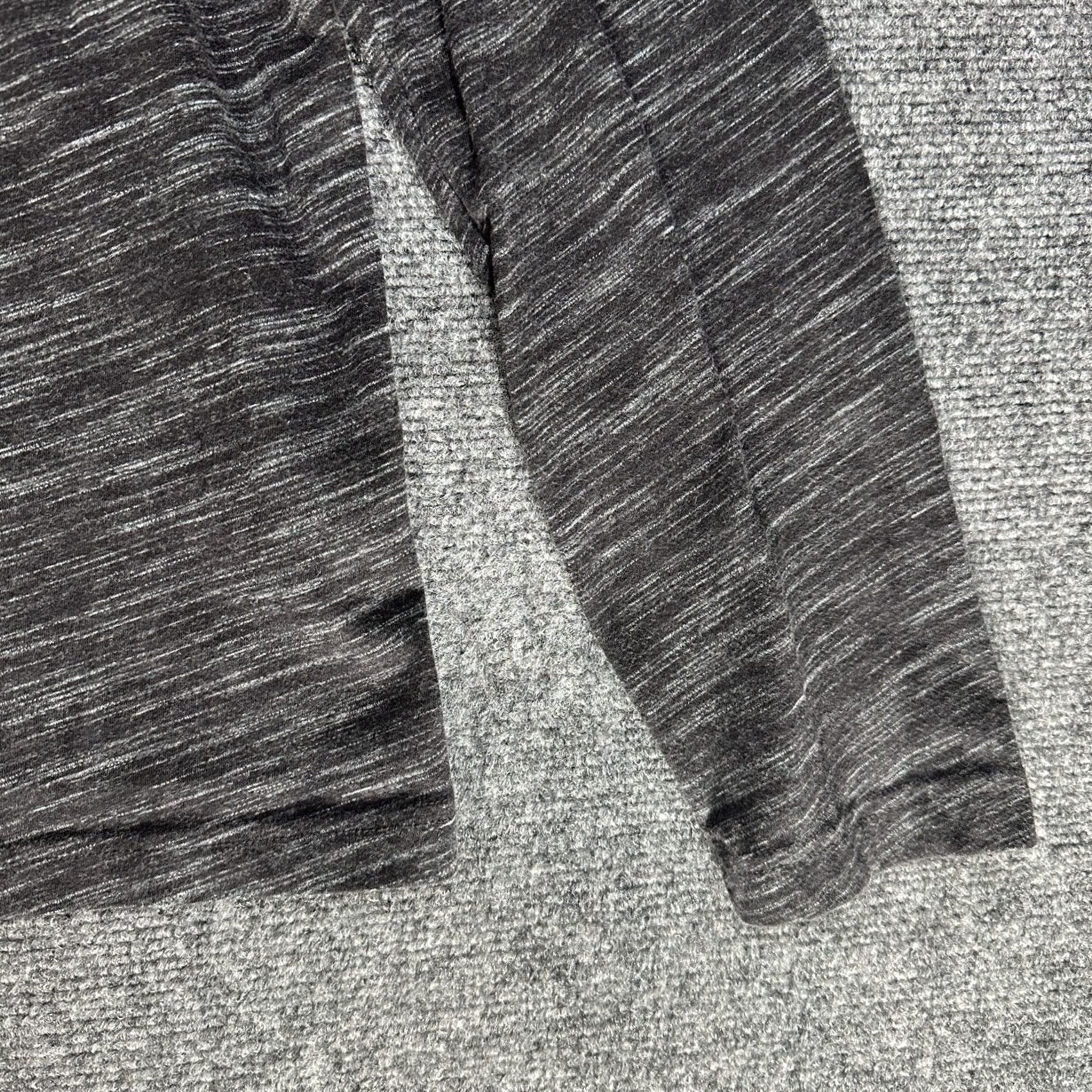 Banana Republic Banana Republic Shirt Mens M Gray Black Moisture Wicking Pullover Long Sleeve Heathered Casual Dressy Classic Moisture Wicking Size US M / EU 48-50 / 2 - 2 Thumbnail