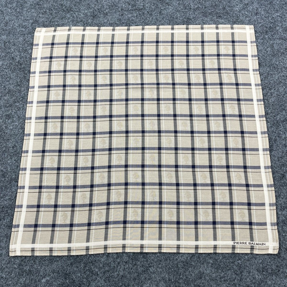Pierre Balmain Pierre Balmain Handkerchief / Bandana / Neckerchief B717 Size ONE SIZE - 1 Thumbnail