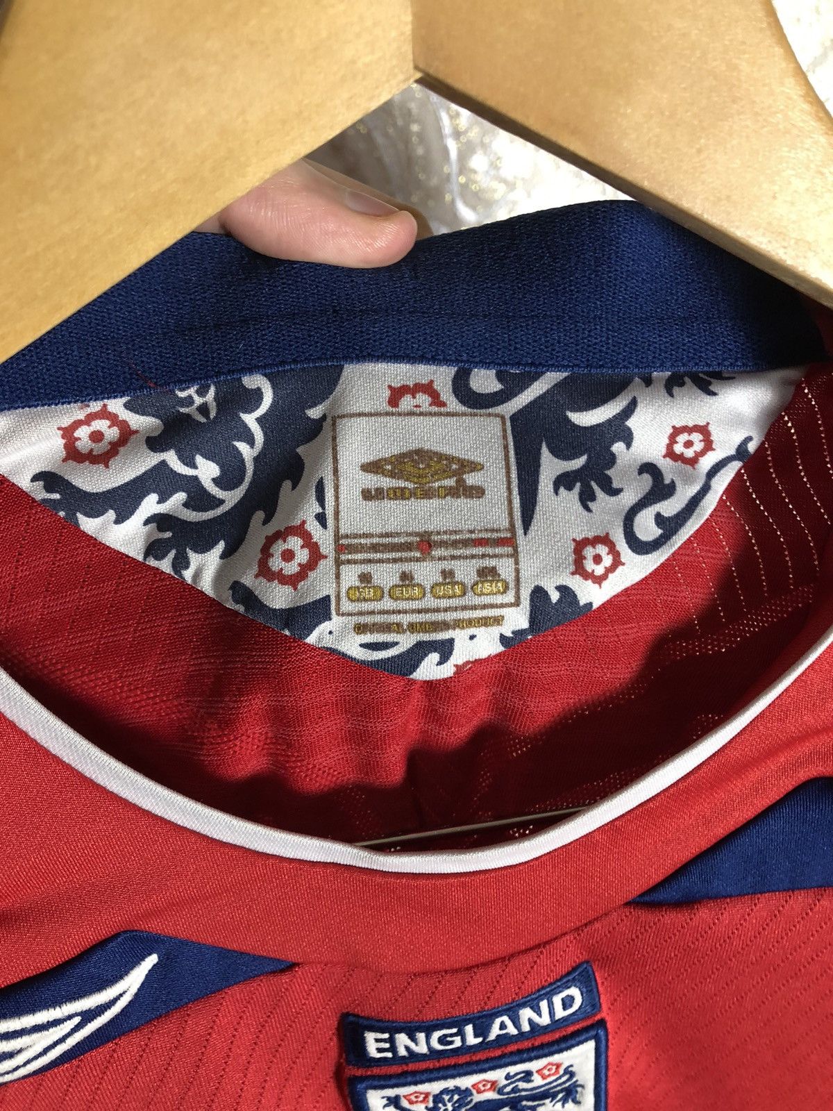 Umbro VINTAGE UMBRO ENGLAND RETRO SOCCER JERSEY MANCHESTER Y2K 90s Size US S / EU 44-46 / 1 - 3 Thumbnail