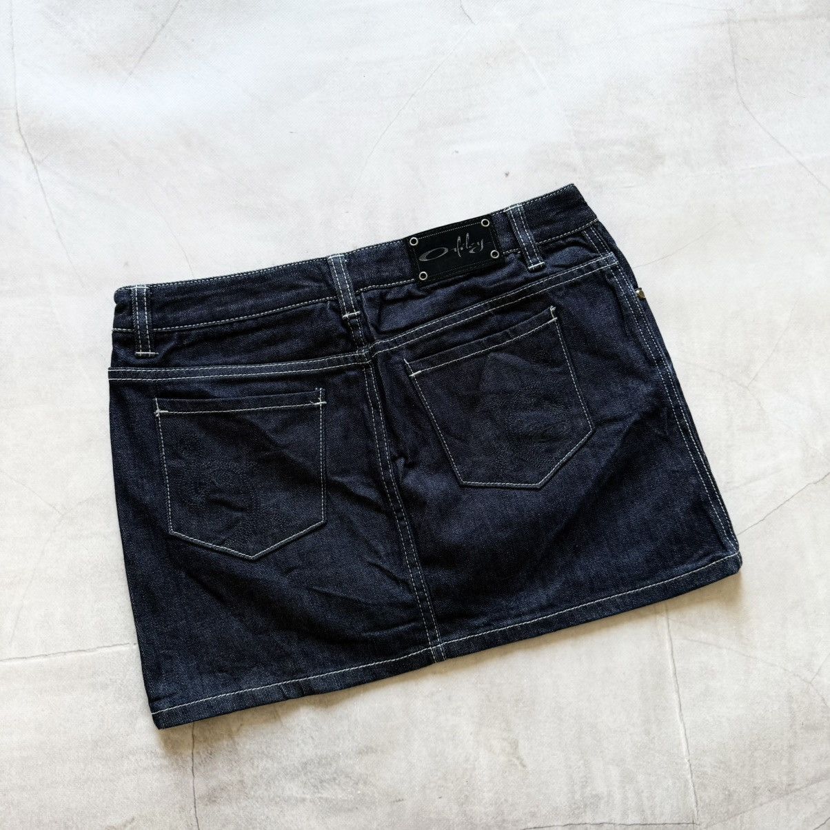 Oakley Vintage Oakley Embroidered Logo Y2K Mini Skirt Size 28" / US 6 / IT 42 - 1 Thumbnail