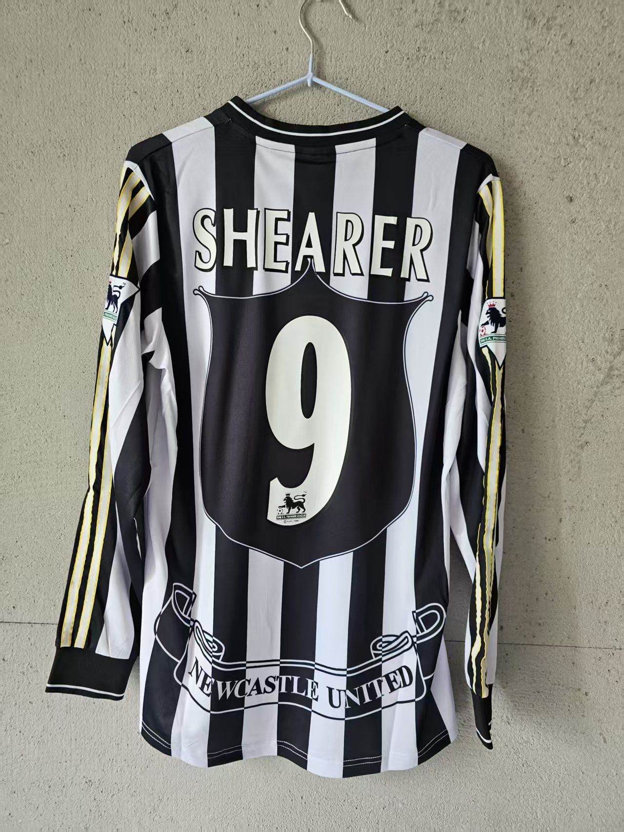 Other Alan Shearer Jersey Newcastle 1997 1999 Size US XL / EU 56 / 4 - 1 Thumbnail