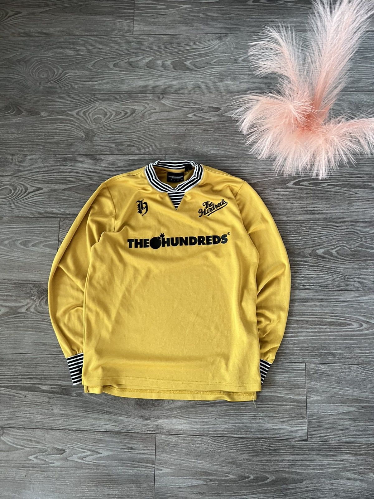 Japanese Brand × The Hundreds ‼️The Hundreds Big Printed Back Logo Jersey Style Tee‼️ Size US S / EU 44-46 / 1 - 1 Thumbnail