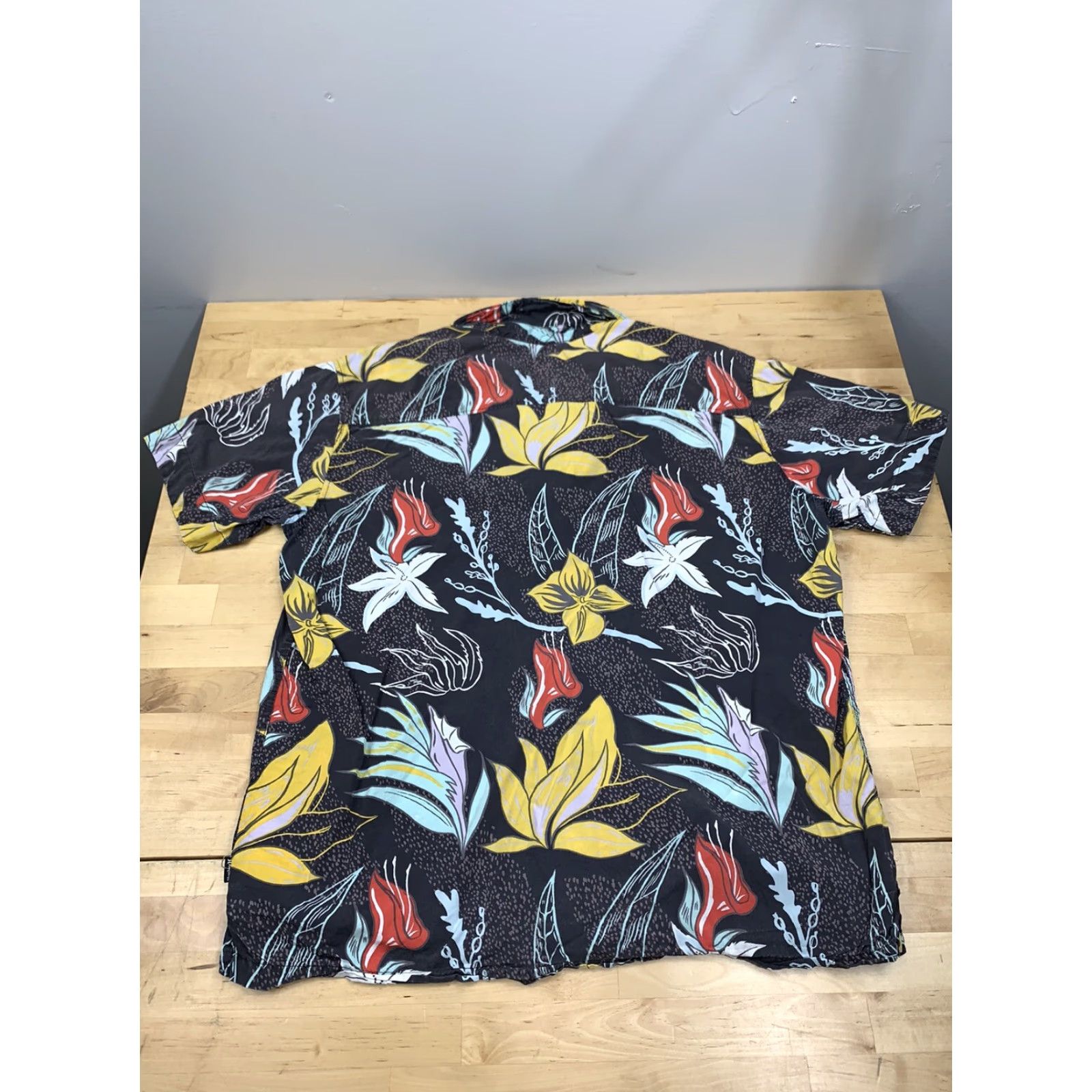 Hurley Hurley Button Up Shirt Mens M Floral Hawaii Casual Black Short Sleeve Collared 6036 Size US M / EU 48-50 / 2 - 2 Thumbnail
