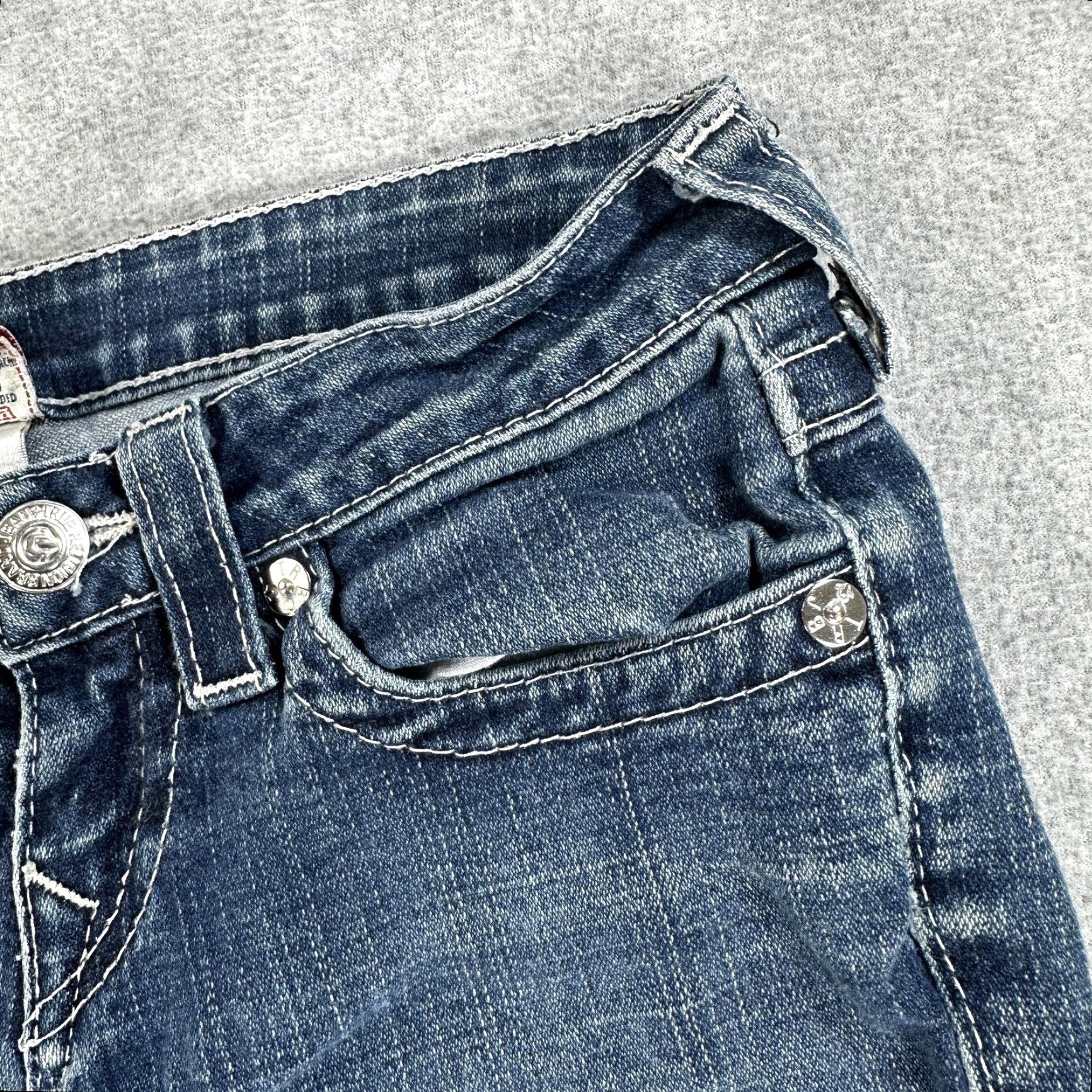 True Religion VINTAGE? No, actually not vintage. True Religion World Tour Jeans Womens 26 Blue Low Rise Straight Flap Pockets USA Size 26" / US 2 / IT 38 - 6 Thumbnail