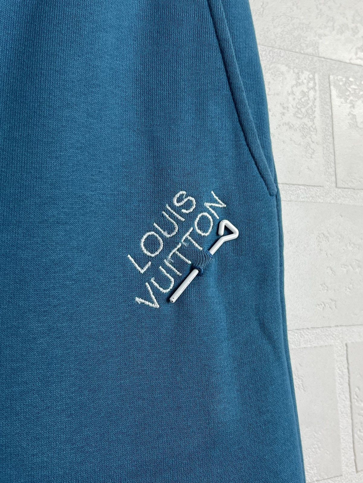 Louis Vuitton LOUIS VUITTON Sweatsuit LV Signature Logo Hoodie/Pants Set Size US S / EU 44-46 / 1 - 11 Thumbnail