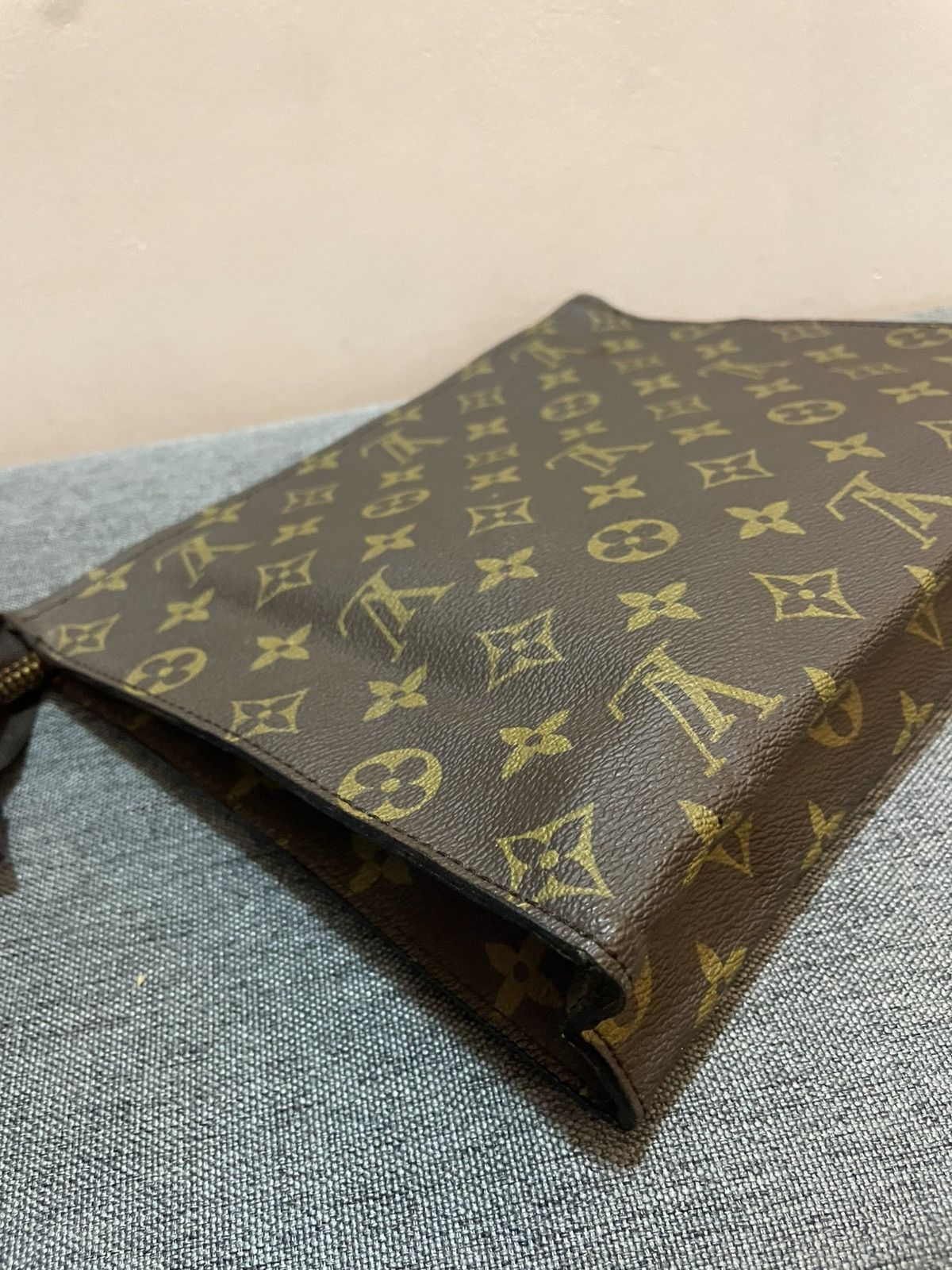 Louis Vuitton Authentic vintage Louis Vuitton Monogram Toiletry 26 Pouch Size ONE SIZE - 8 Thumbnail
