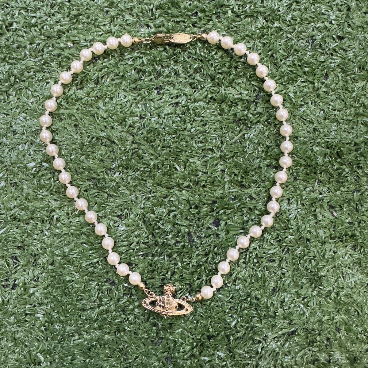 Vivienne Westwood Vivienne Westwood Pearl Gold Choker Necklace Bas Relief Orb Size ONE SIZE - 1 Thumbnail