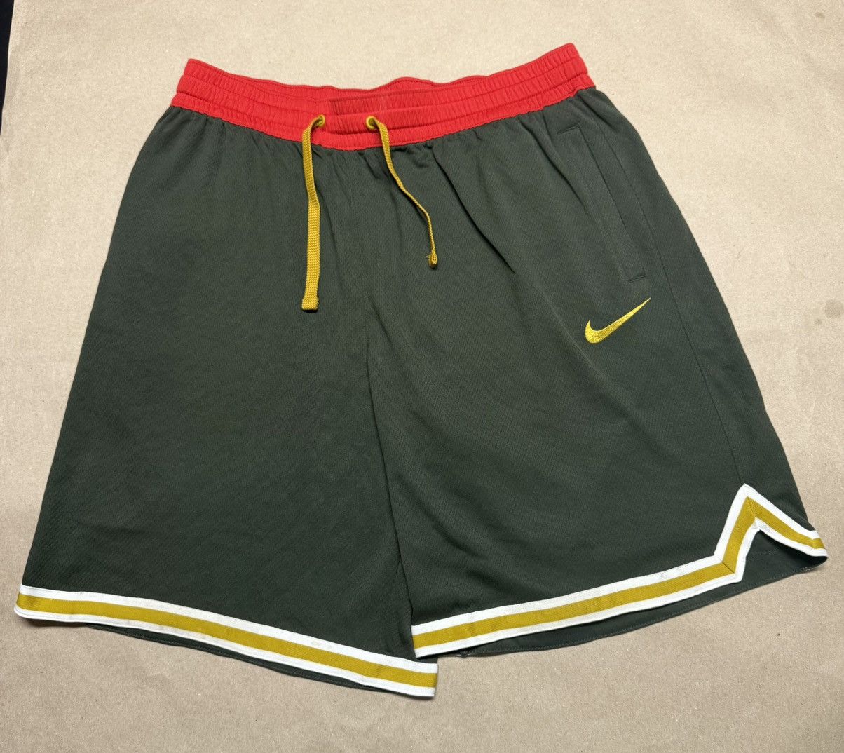 Nike Nike DriFit Basketball Shorts size XL Rare! Size US 38 / EU 54 - 1 Thumbnail