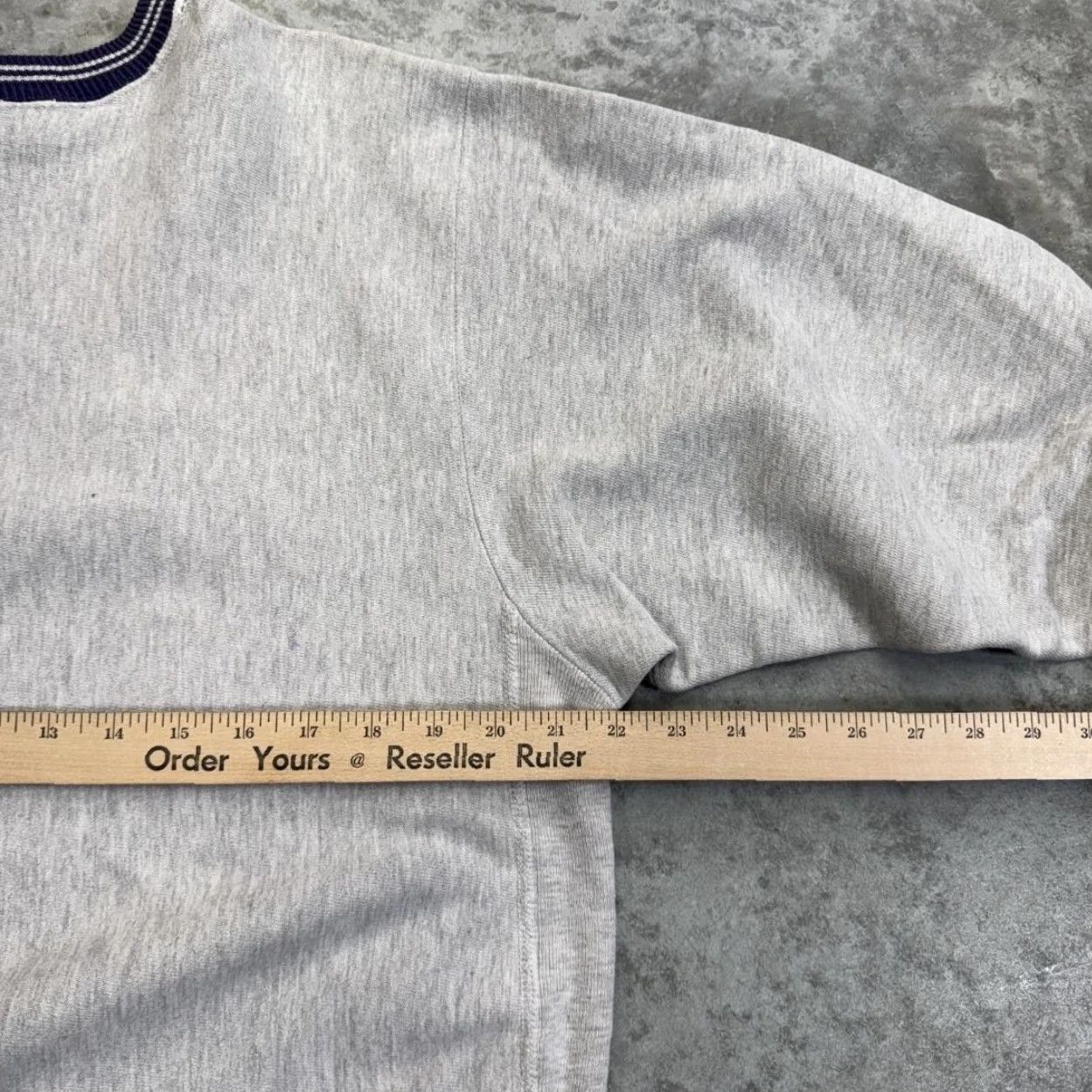 Champion VINTAGE Champion Sweatshirt Mens XL Gray Reverse Weave USA 90s Embroidered Logo Size US XL / EU 56 / 4 - 6 Thumbnail
