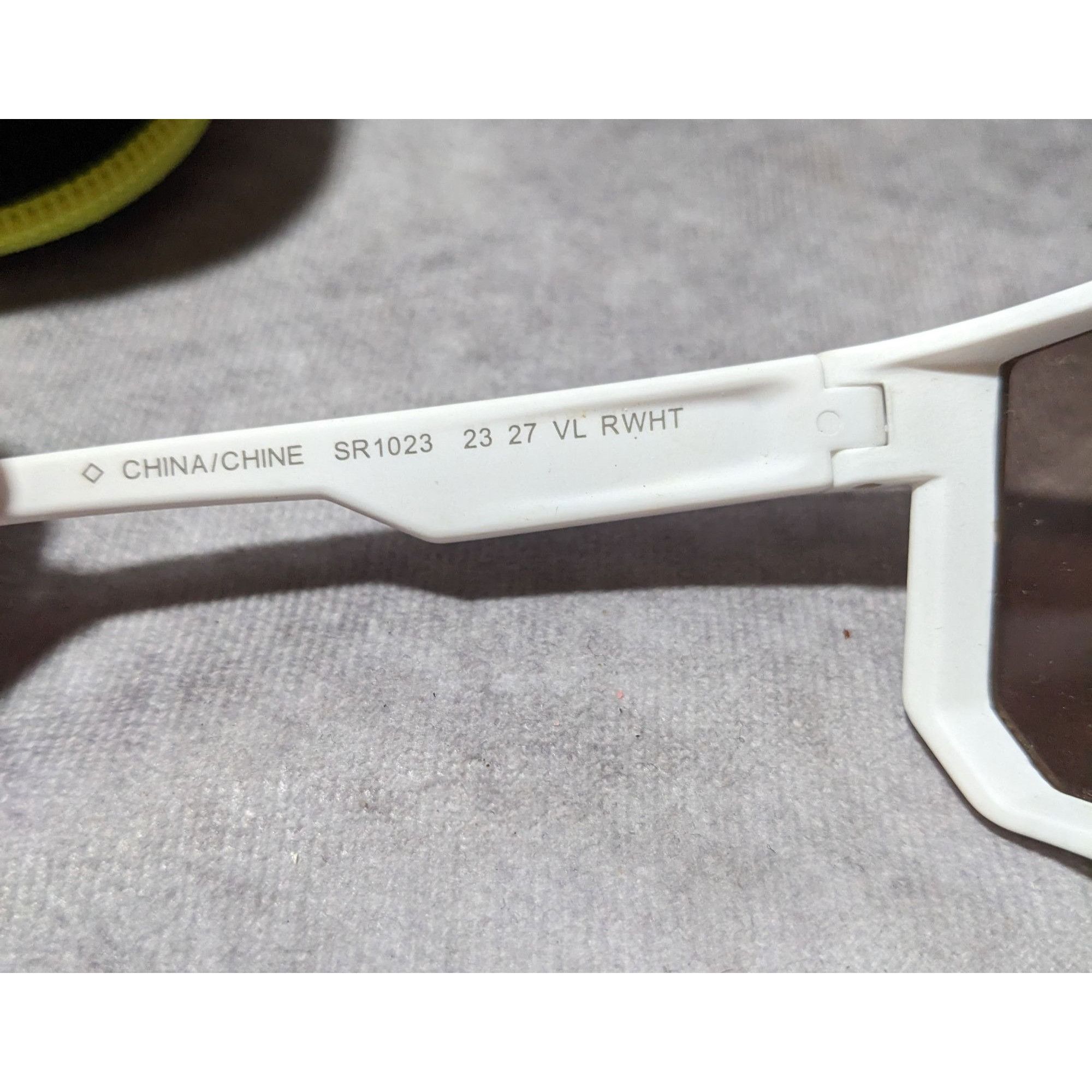 Foster Grant Foster Grant Sporty White Shield Glasses With Body Glove Cas Size ONE SIZE - 10 Thumbnail