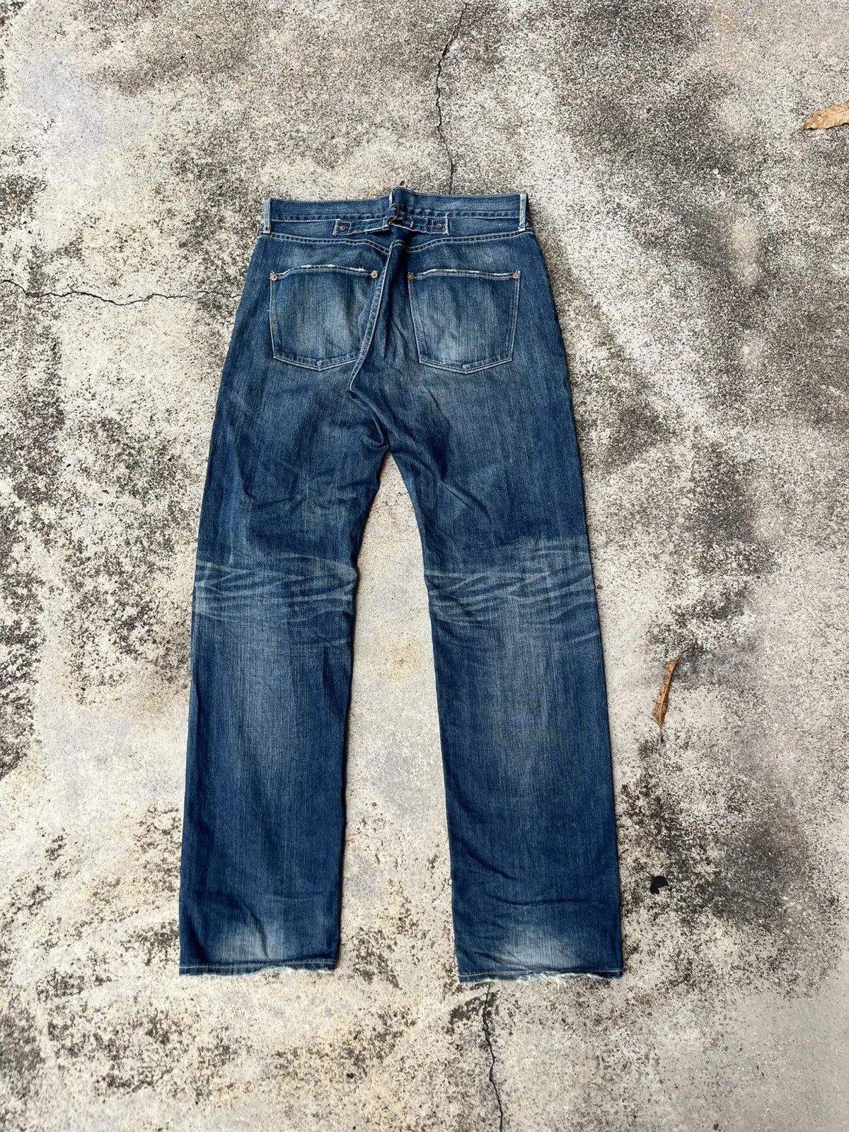Uniqlo Uniqlo Buckle Back Denim Size US 33 - 1 Thumbnail