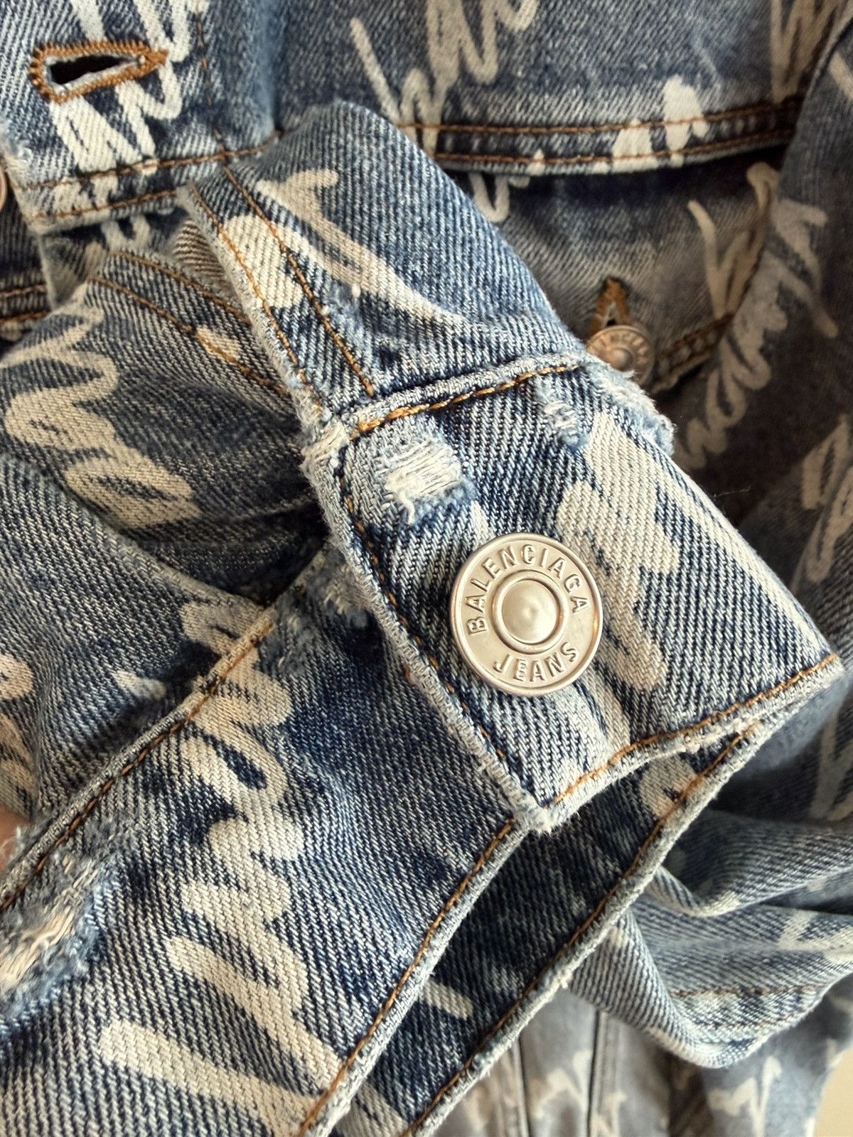 Balenciaga Balenciaga All Over Logo Denim Jacket Size US M / EU 48-50 / 2 - 7 Thumbnail