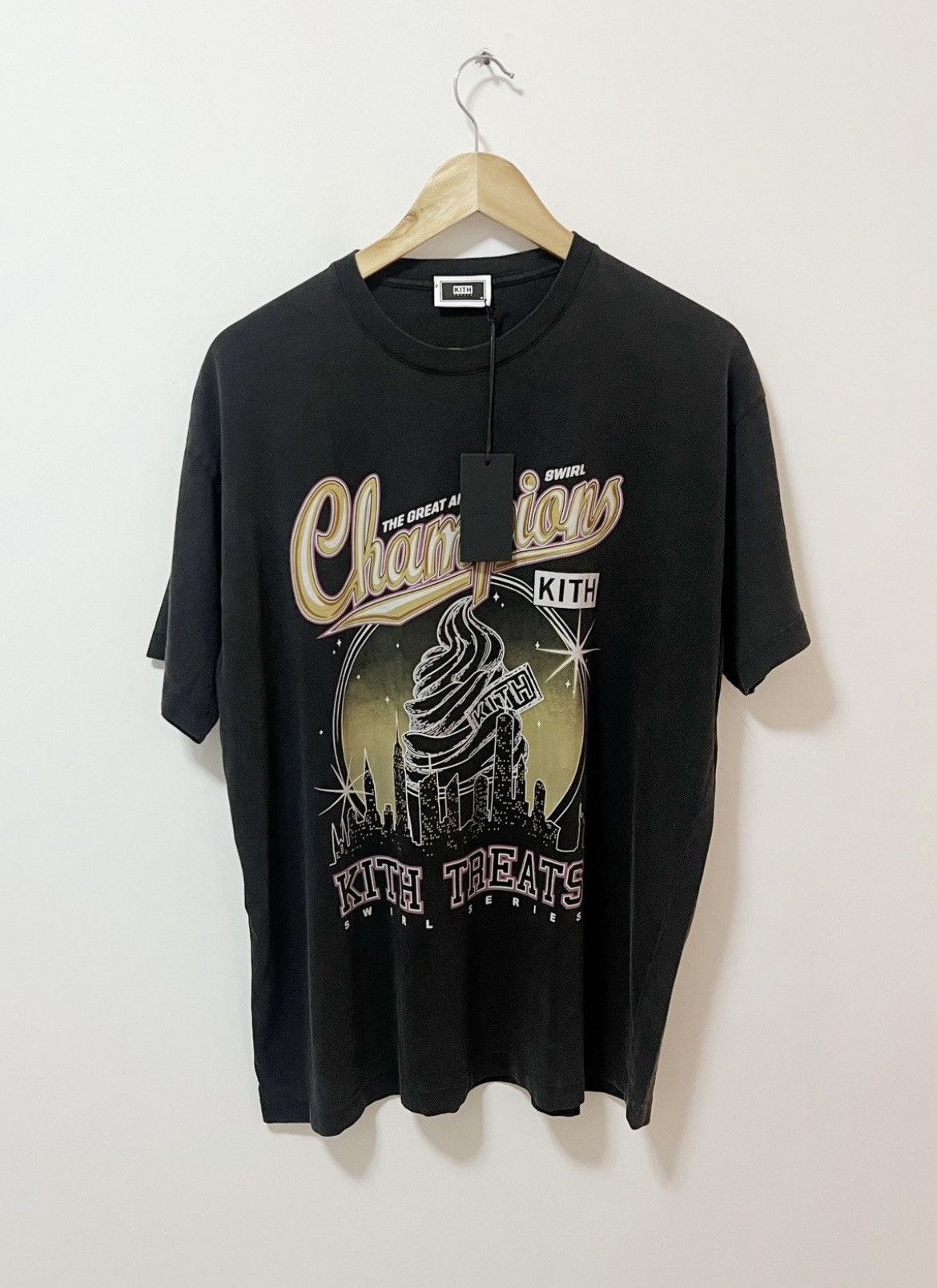Kith × Vintage Kith Treats Champions With Tags & Bag Size US M / EU 48-50 / 2 - 1 Thumbnail