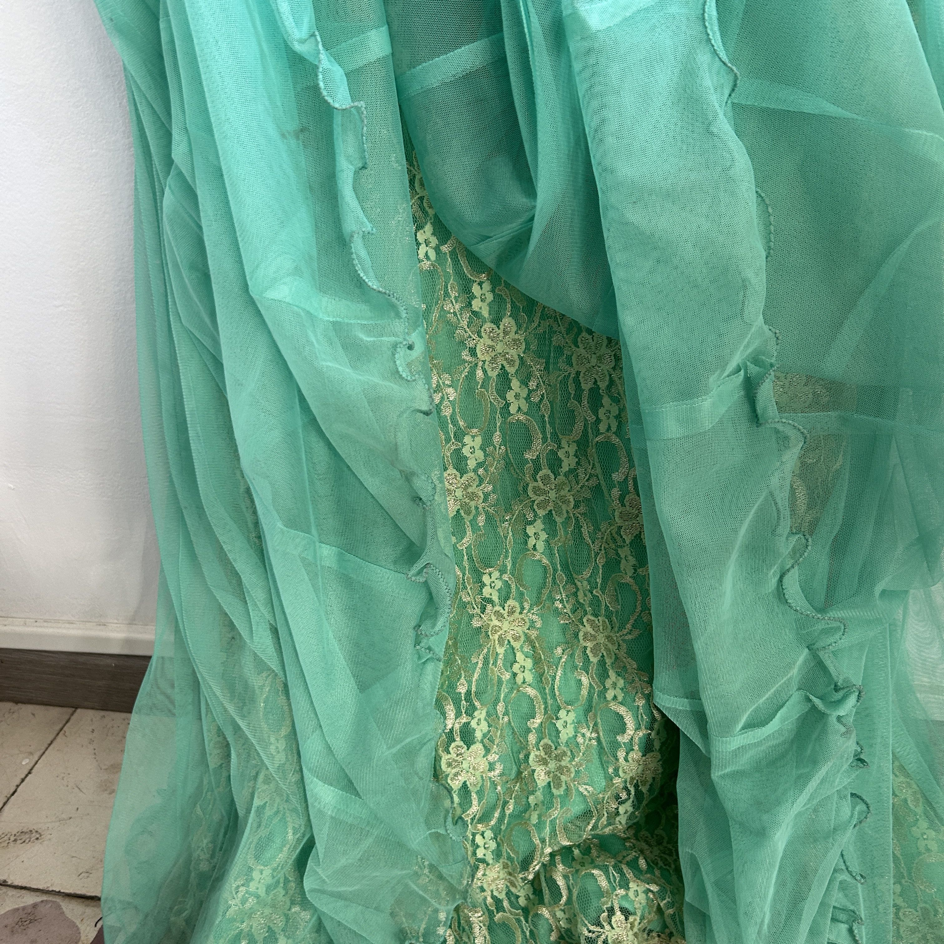 Vintage Mint Green Gold Embroidered Anarkali Gown Size M / US 6-8 / IT 42-44 - 15 Thumbnail